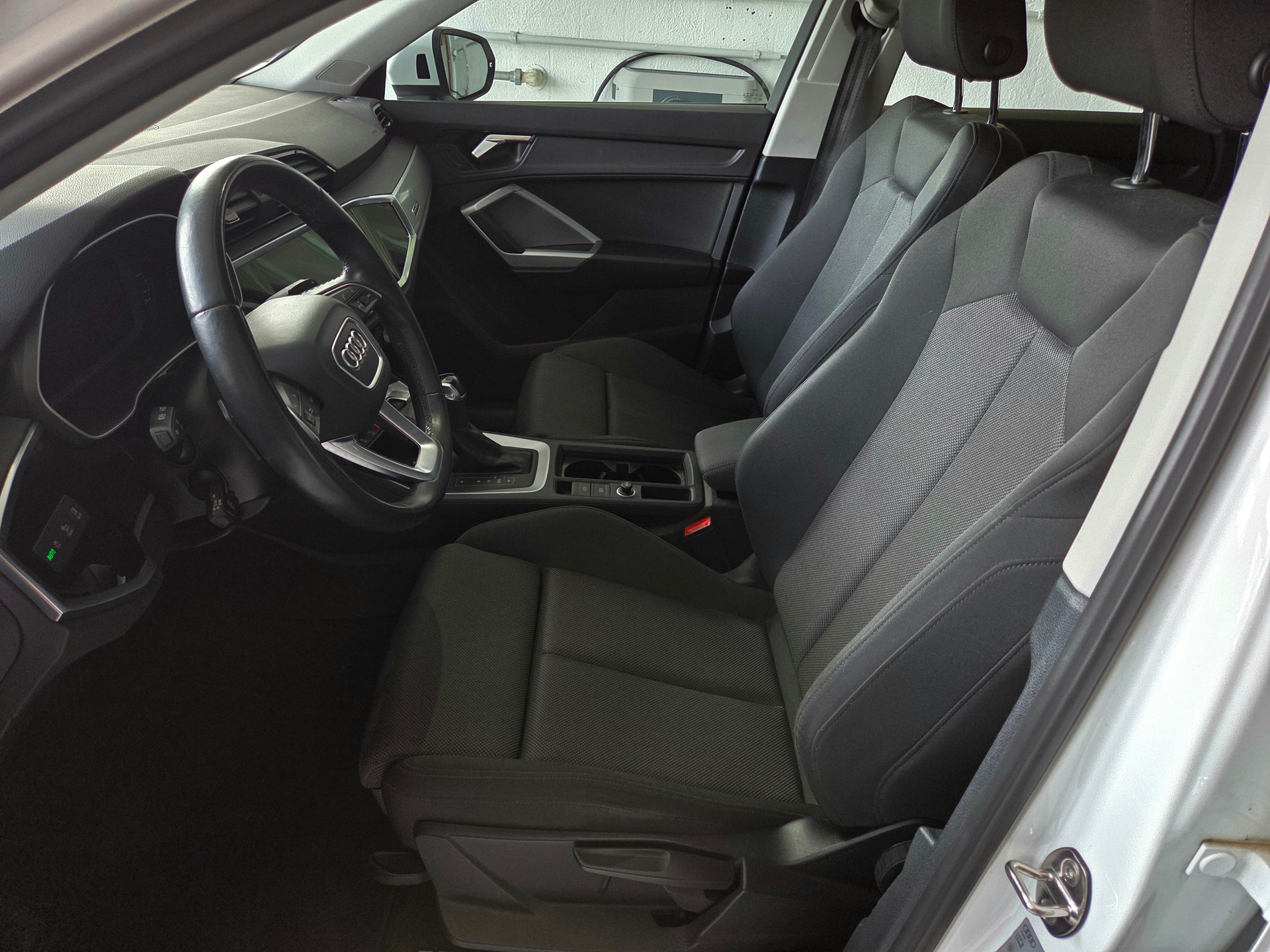 AUDI Q3 Sportback 40 TFSI S line quattro S-tronic-image-6