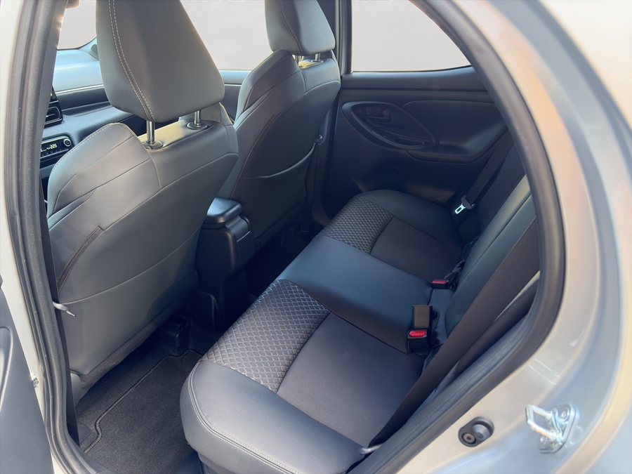 TOYOTA Yaris 1.5 Premiere Edition e-CVT-image-8