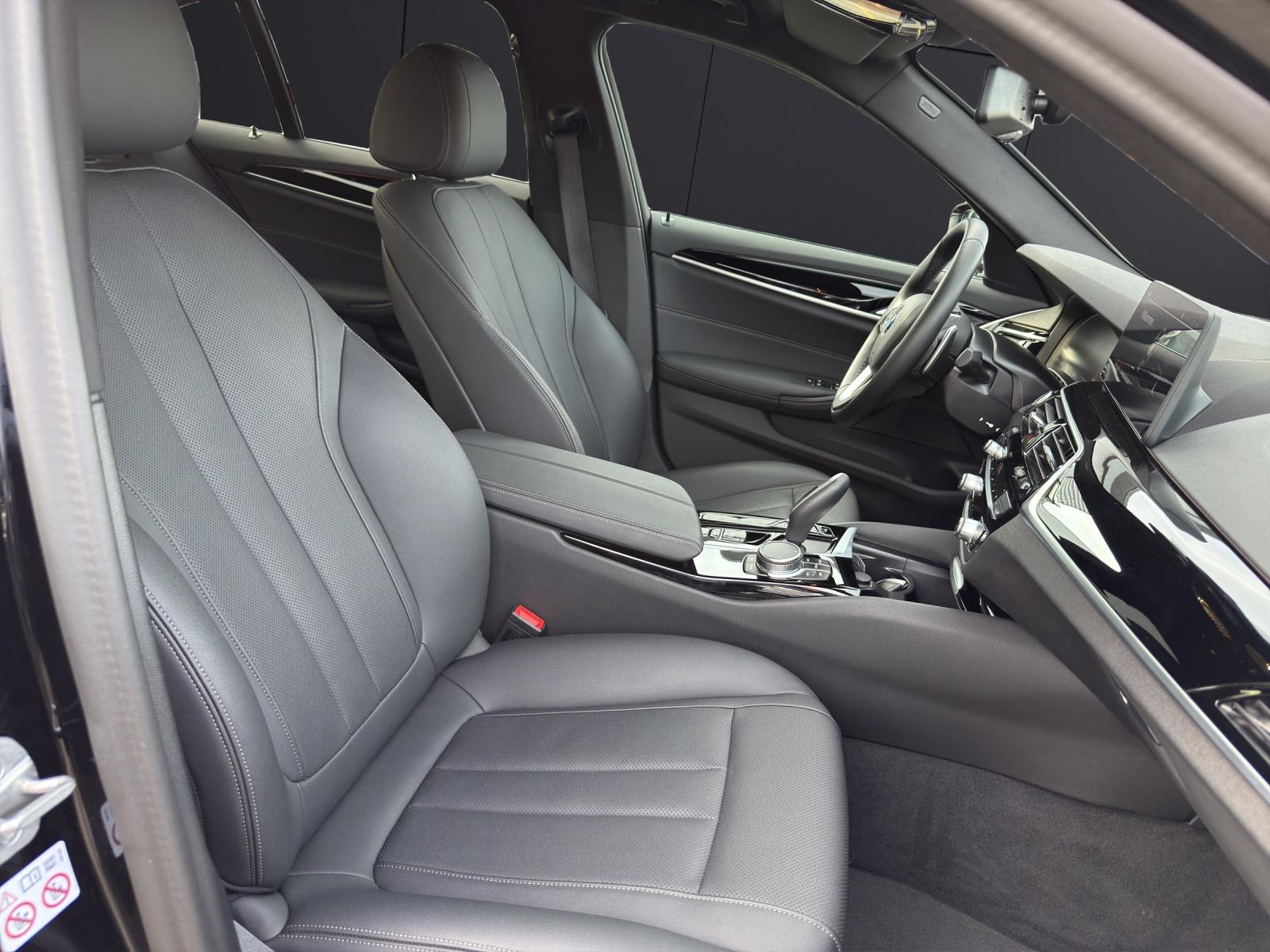 BMW 520i Limousine-image-10