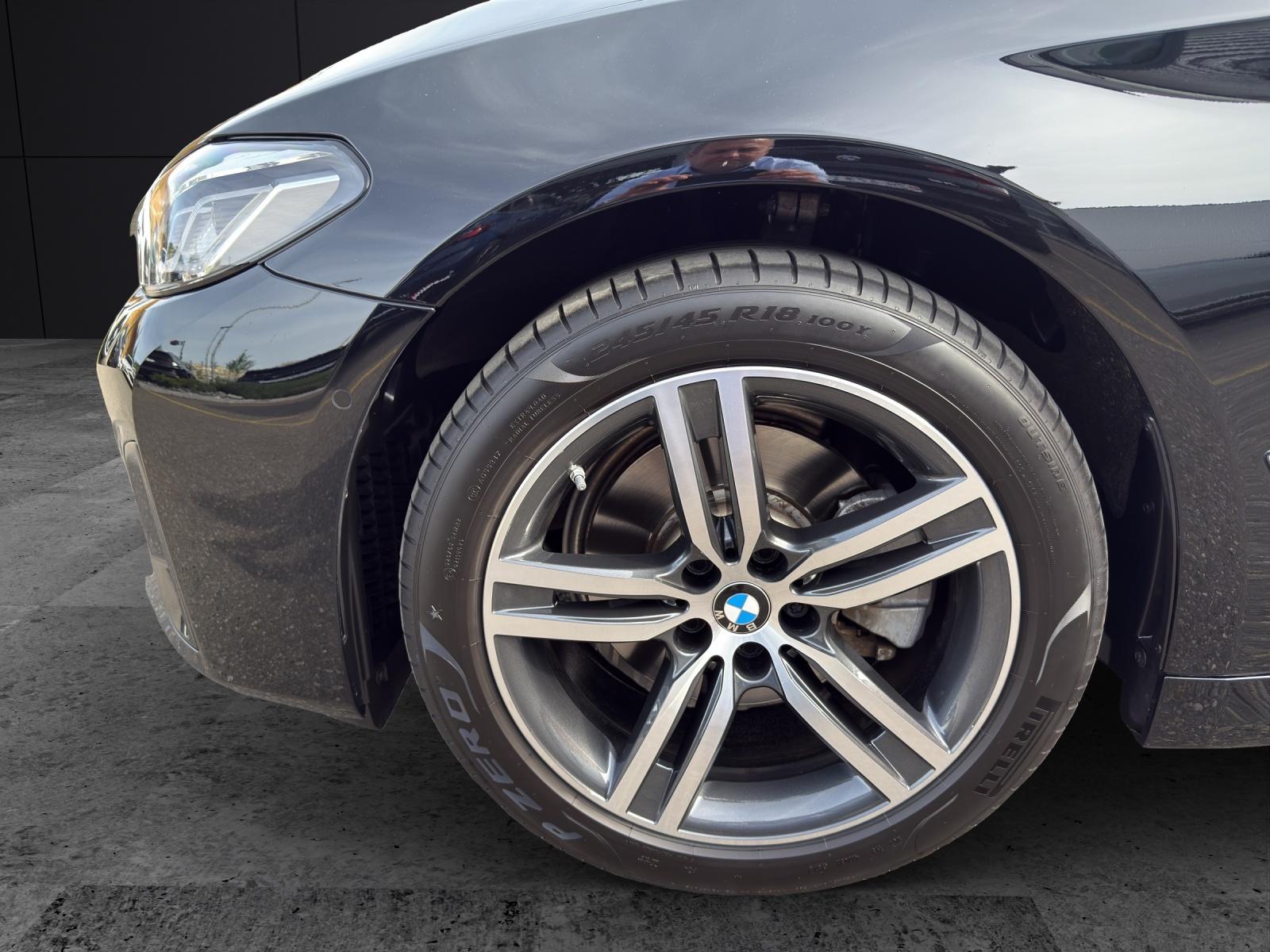 BMW 520i Limousine-image-8