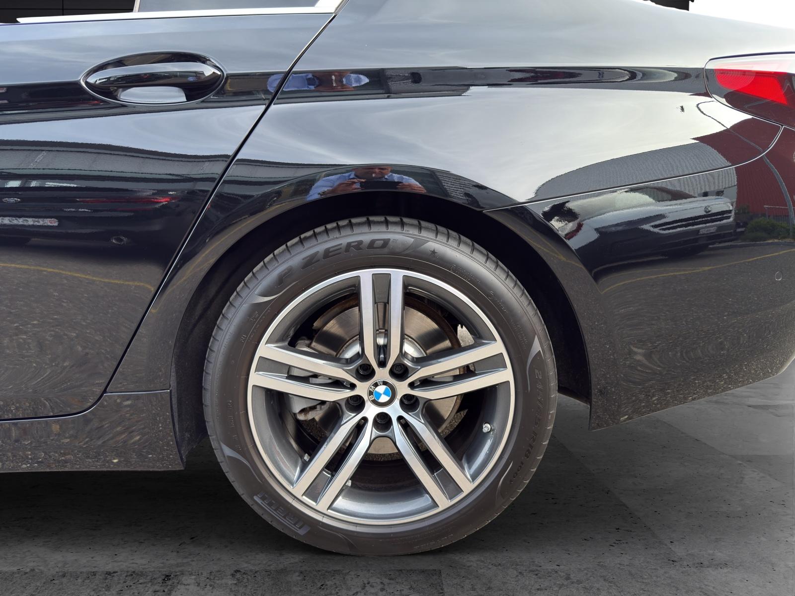 BMW 520i Limousine-image-9