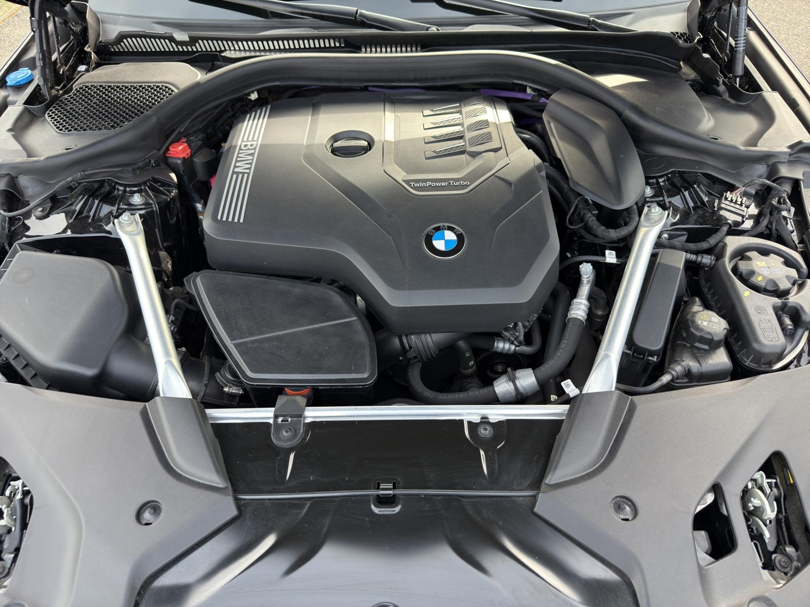 BMW 520i Limousine-image-19