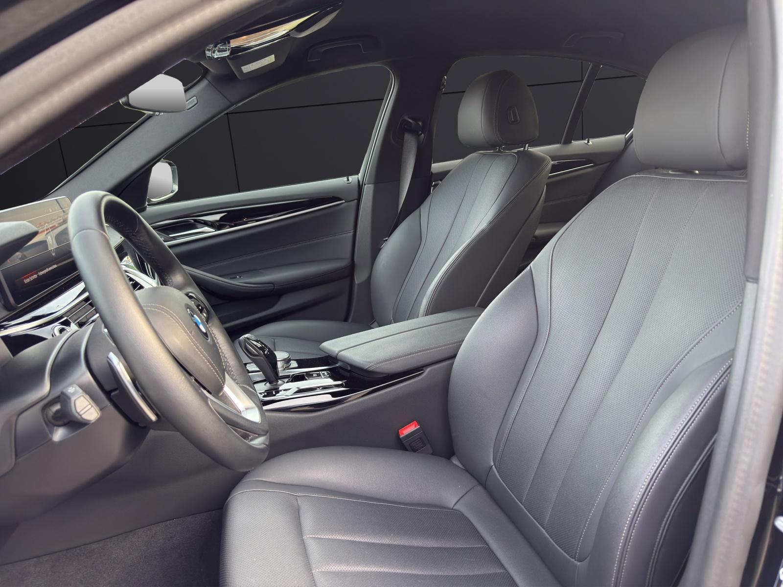 BMW 520i Limousine-image-1