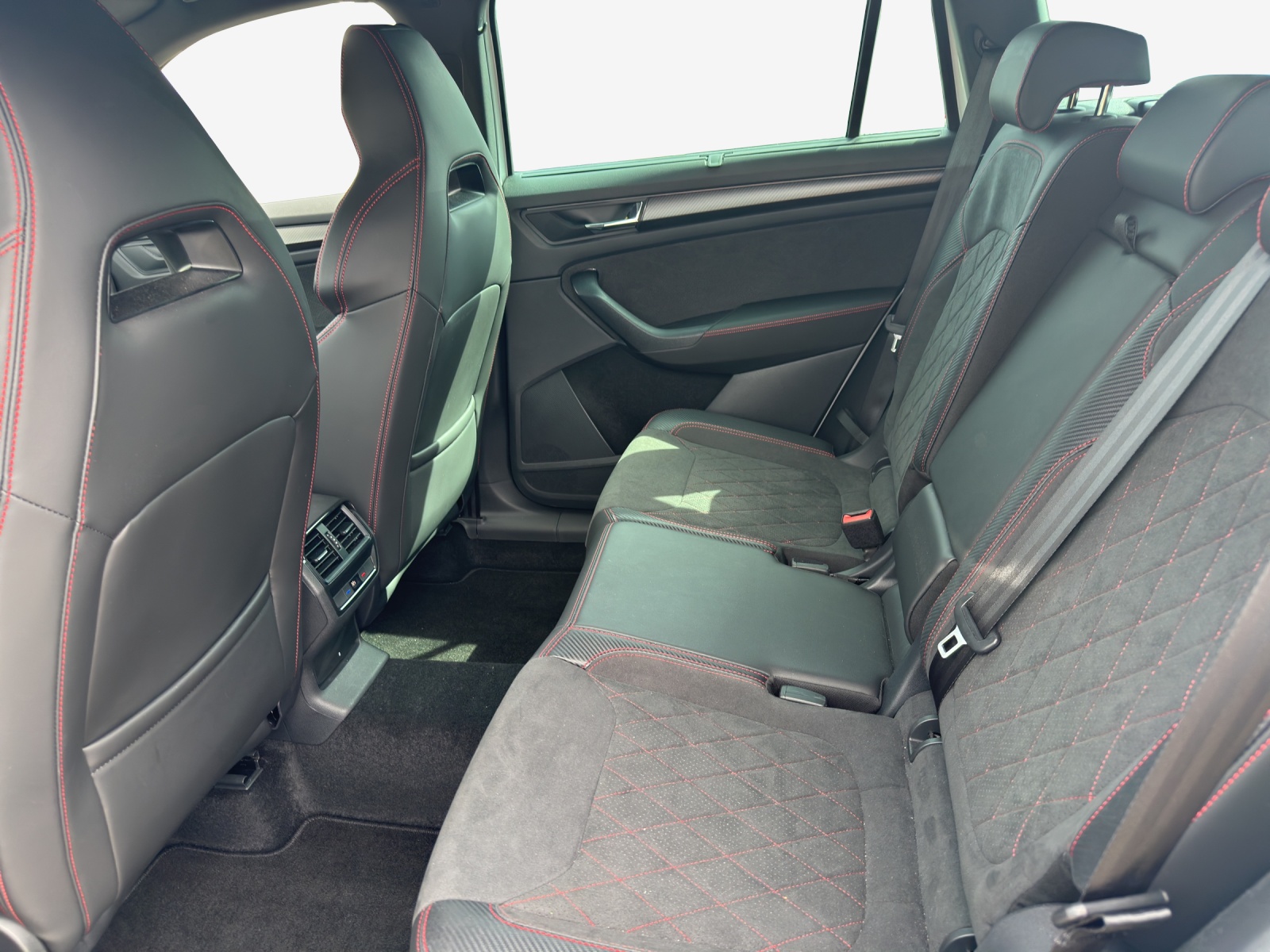 SKODA Kodiaq 2.0 TSI 4x4 RS-image-9
