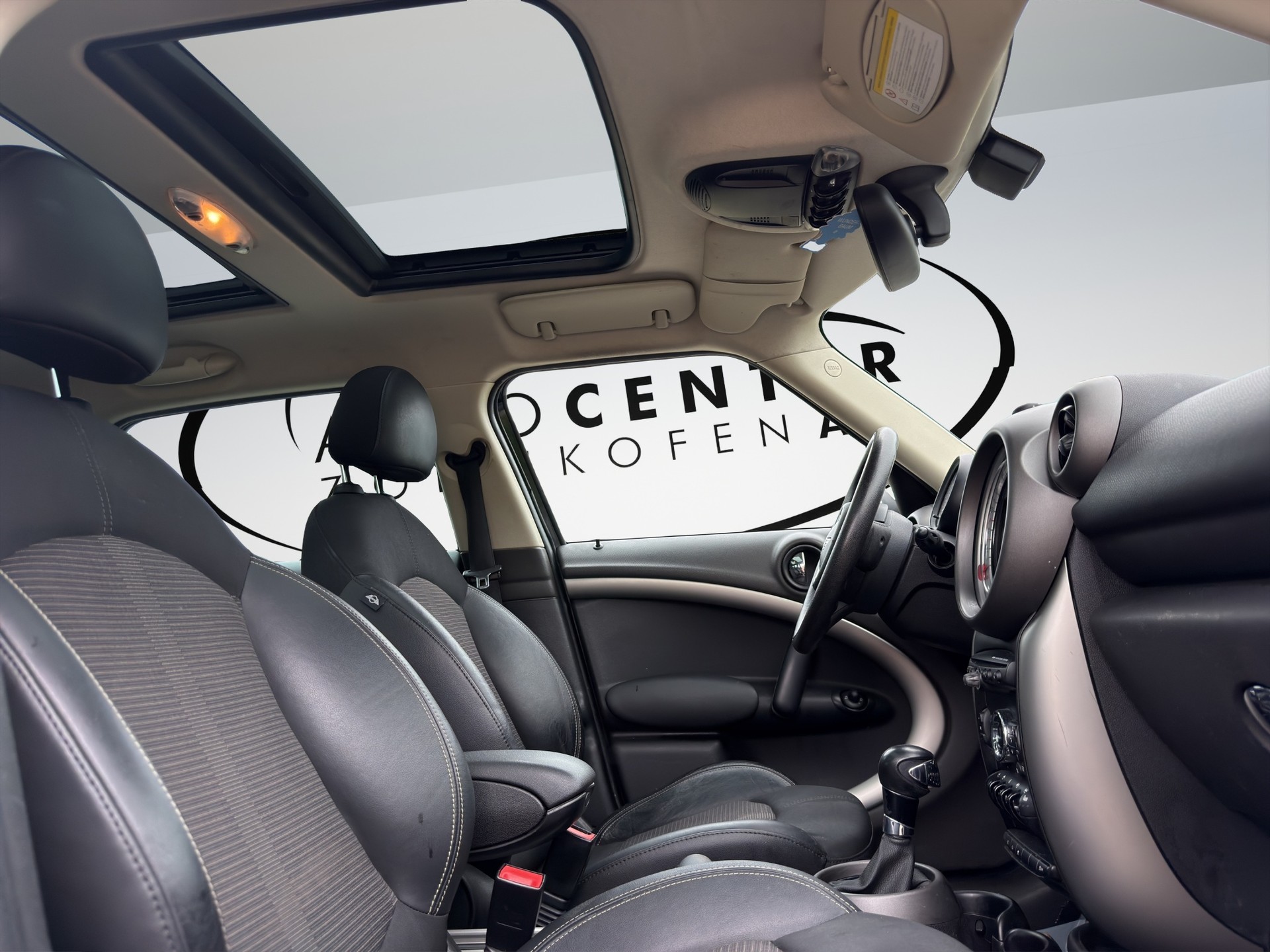 MINI Countryman Cooper FWD Steptronic-image-9