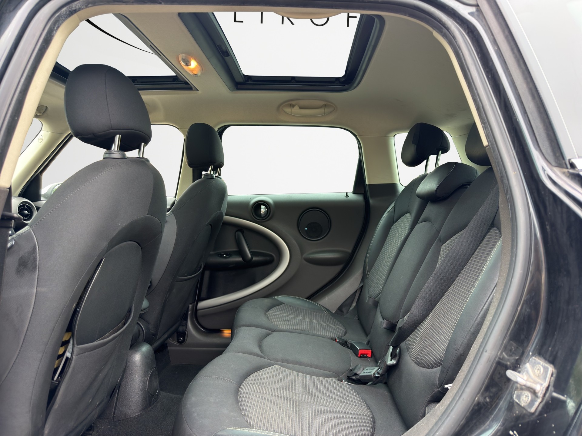 MINI Countryman Cooper FWD Steptronic-image-15