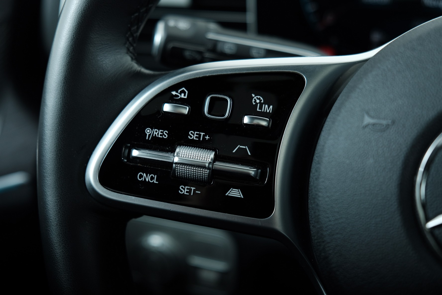 MERCEDES-BENZ GLE 450 4Matic AMG Line 9G-Tronic-image-13