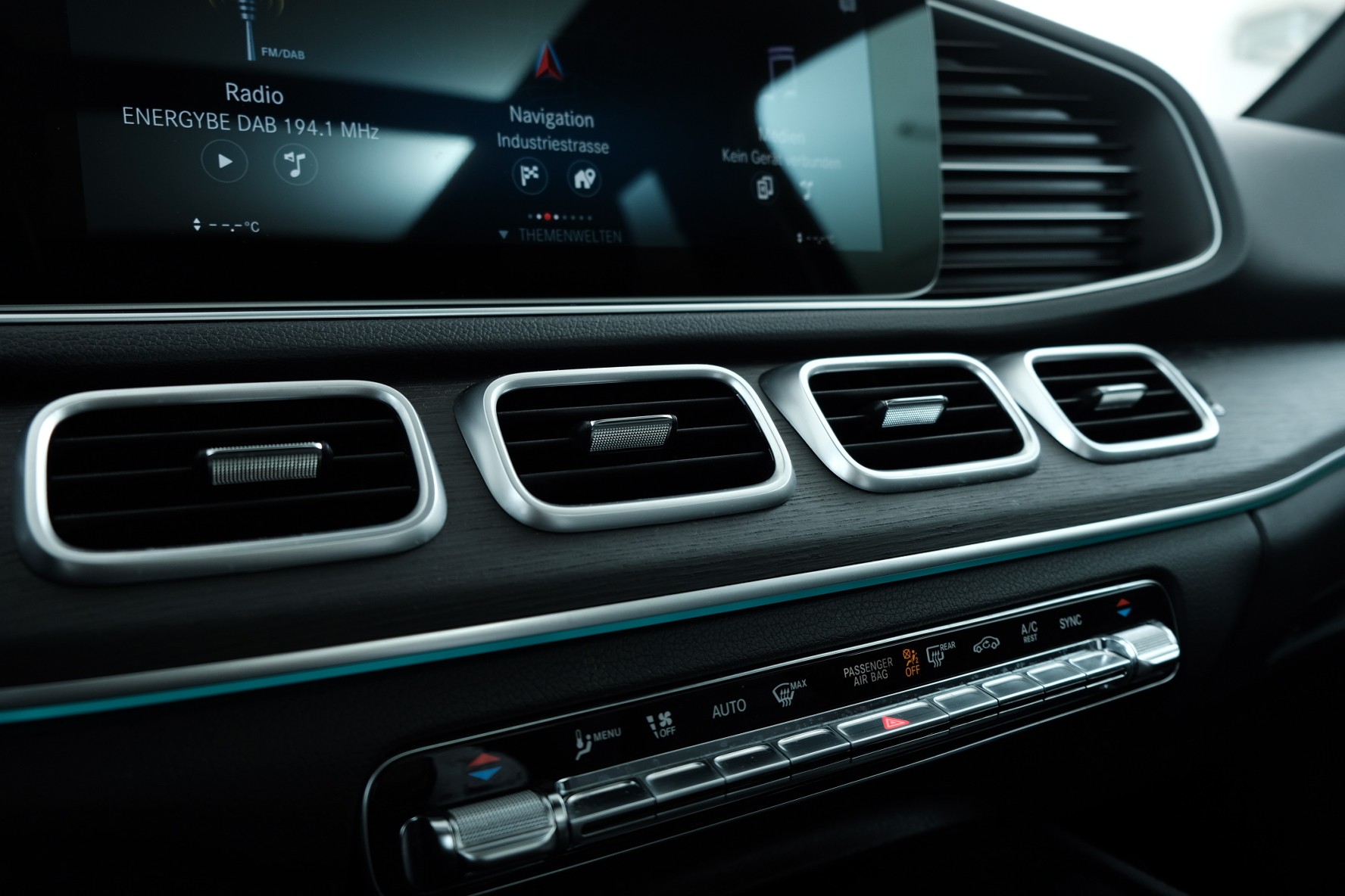 MERCEDES-BENZ GLE 450 4Matic AMG Line 9G-Tronic-image-15