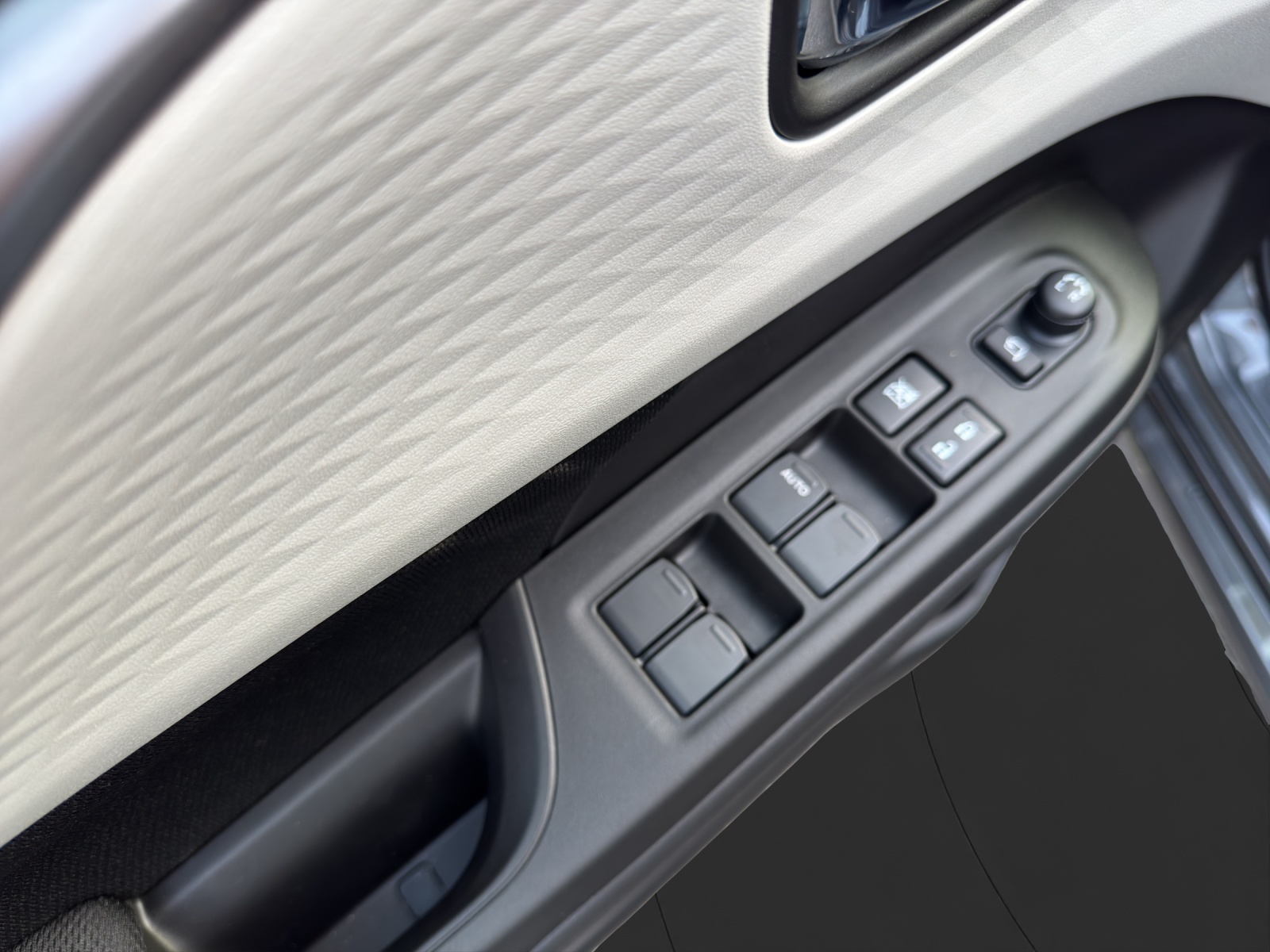 SUZUKI Swift 1.2 Sakura Top Hybrid-image-12