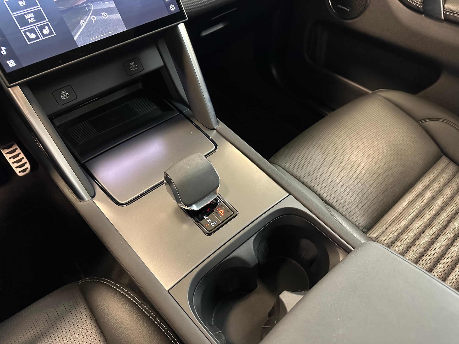 LAND ROVER Discovery Sport 1.5 T 270e Dynamic SE-image-8