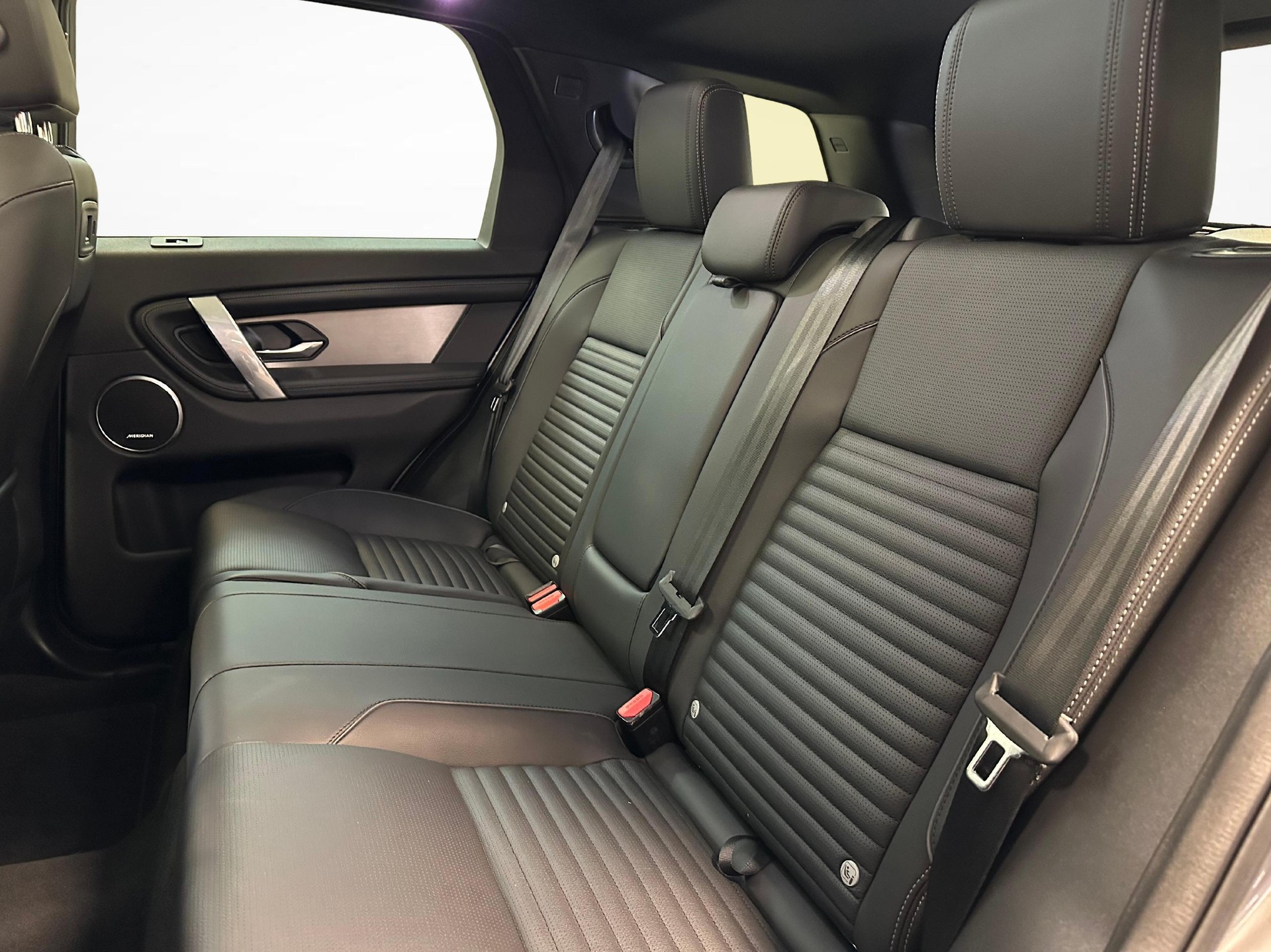 LAND ROVER Discovery Sport 1.5 T 270e Dynamic SE-image-9