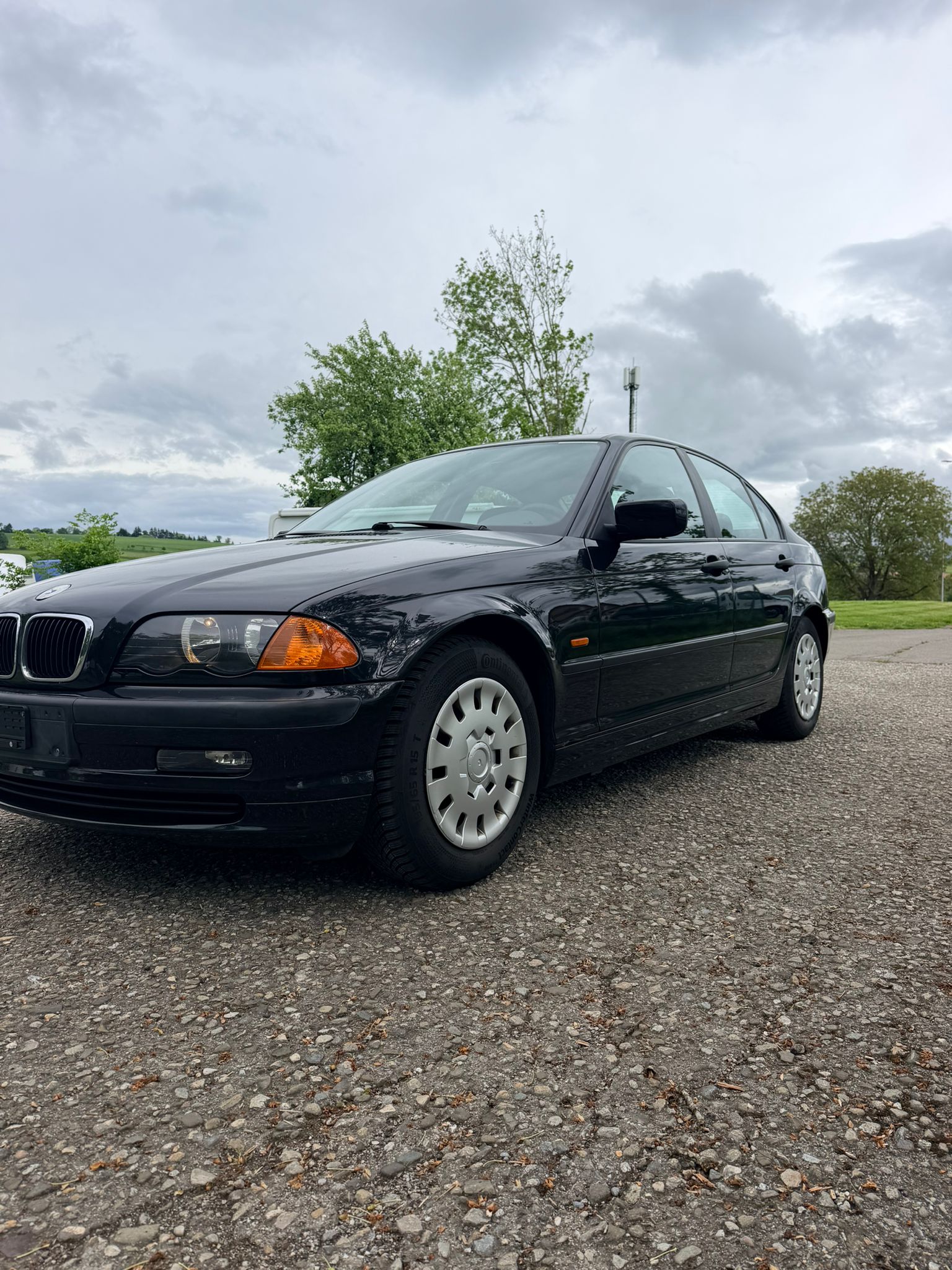 BMW 318-image-0