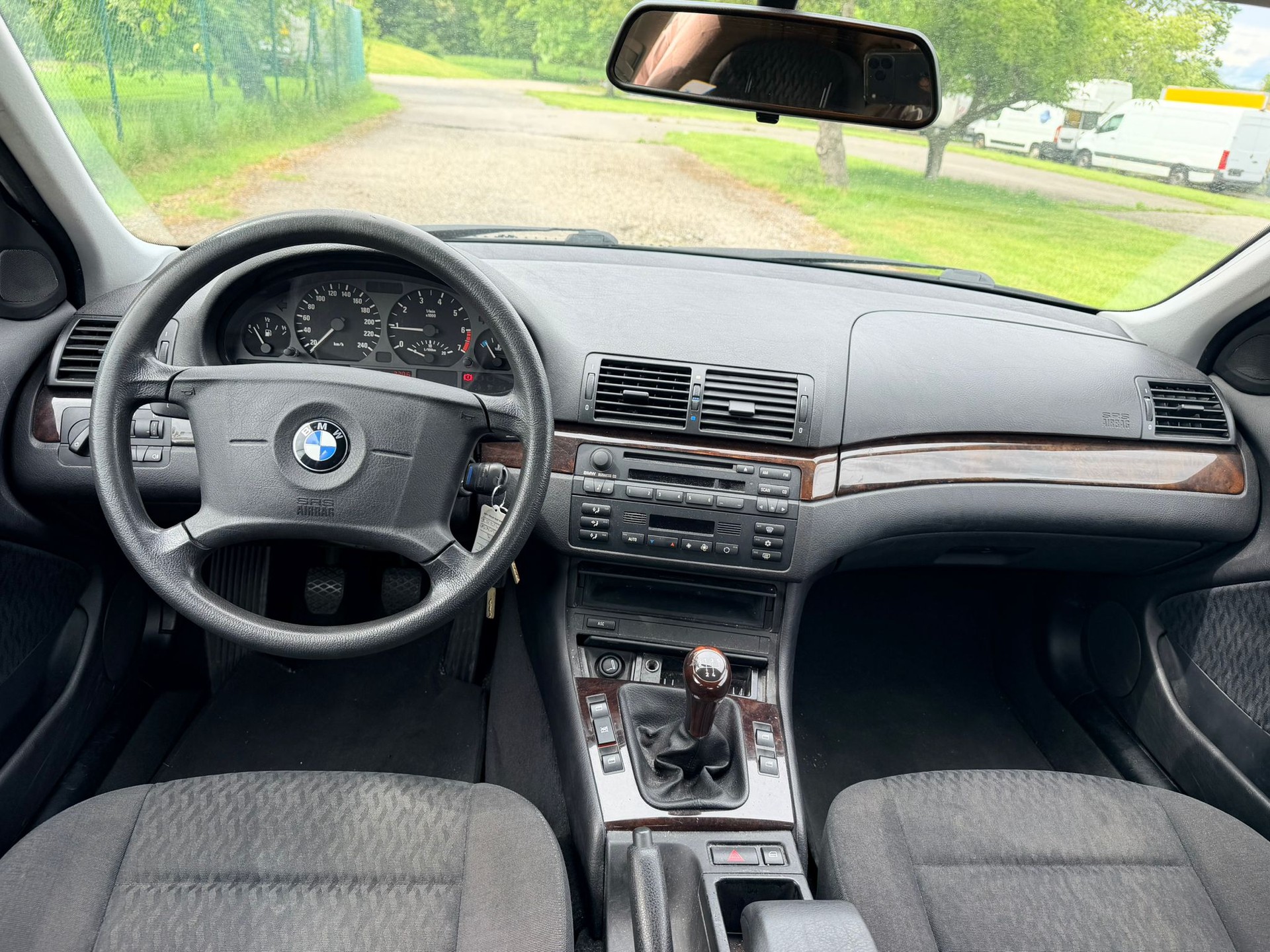 BMW 318-image-12