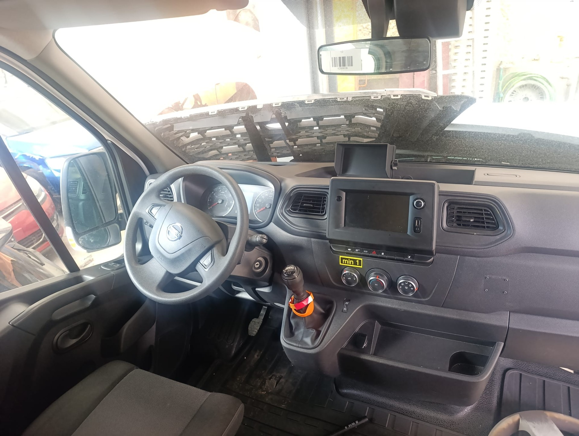 NISSAN INTERSTAR-image-6