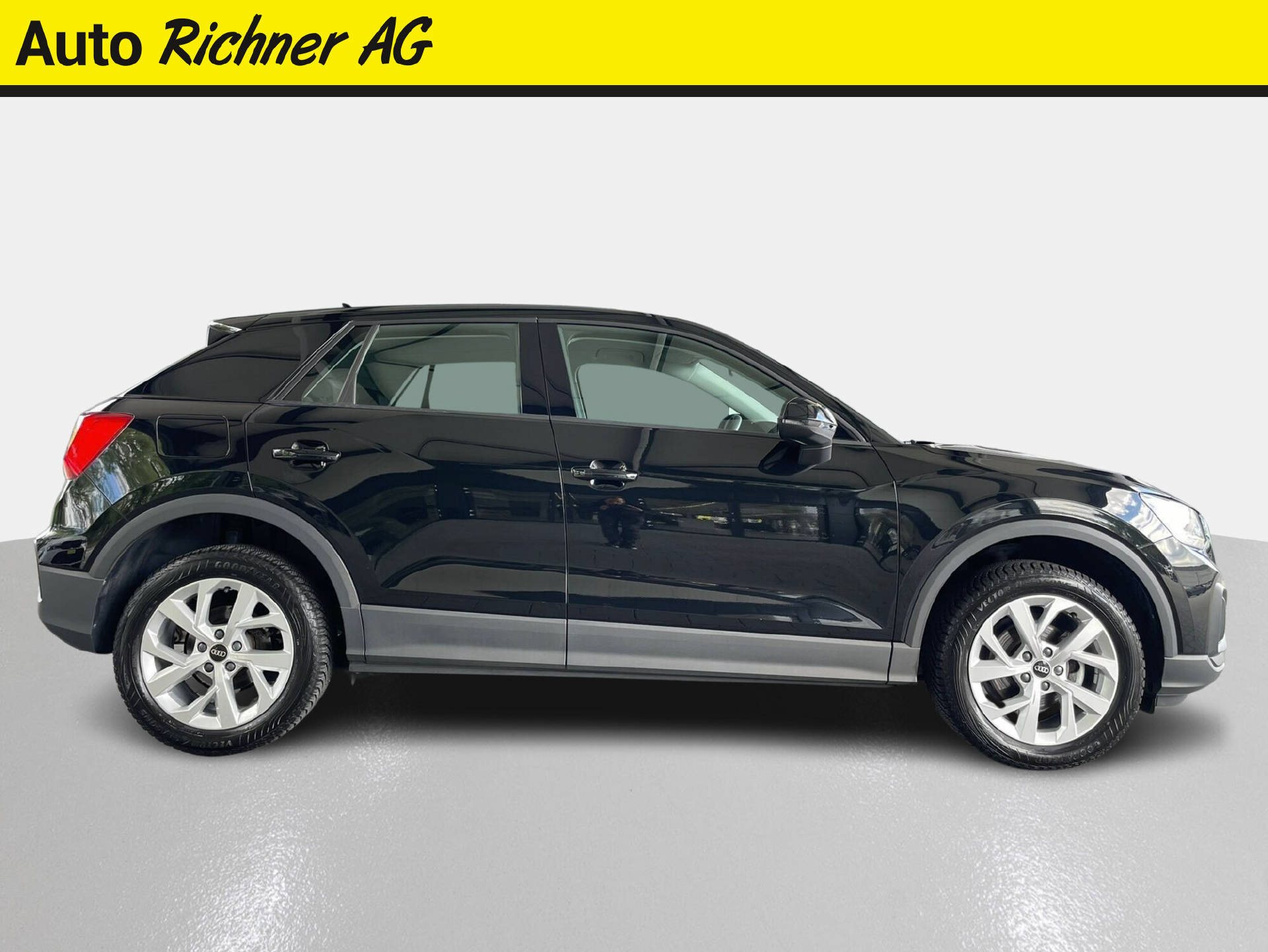 AUDI Q2 1.5 35 TFSI S-Tronic-showroom-element-2