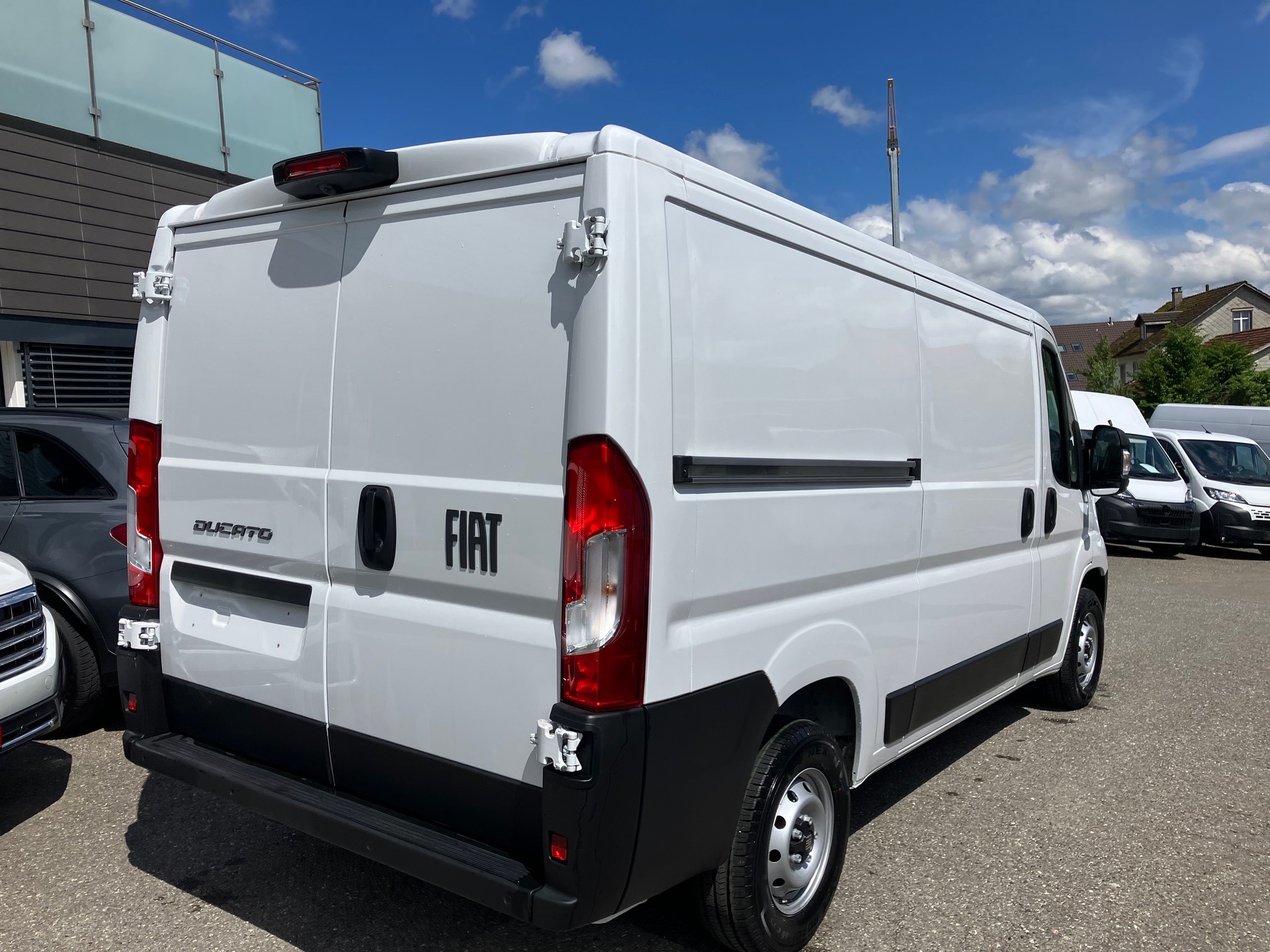 FIAT Ducato 35 L2H1 Swiss Edition-image-1