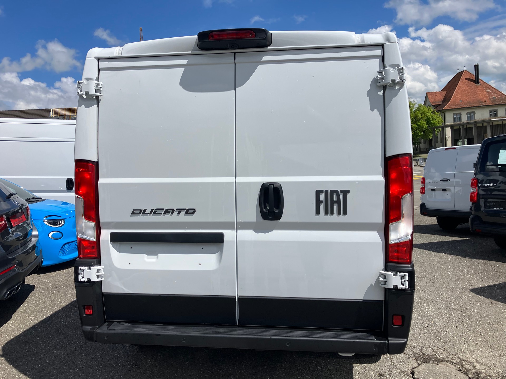 FIAT Ducato 35 L2H1 Swiss Edition-image-2