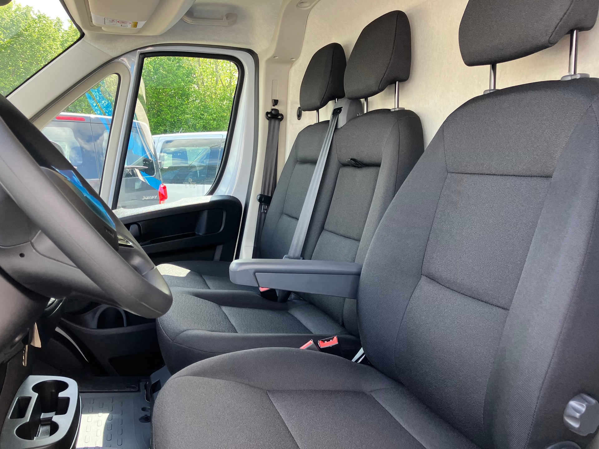 FIAT Ducato 35 L2H1 Swiss Edition-image-7