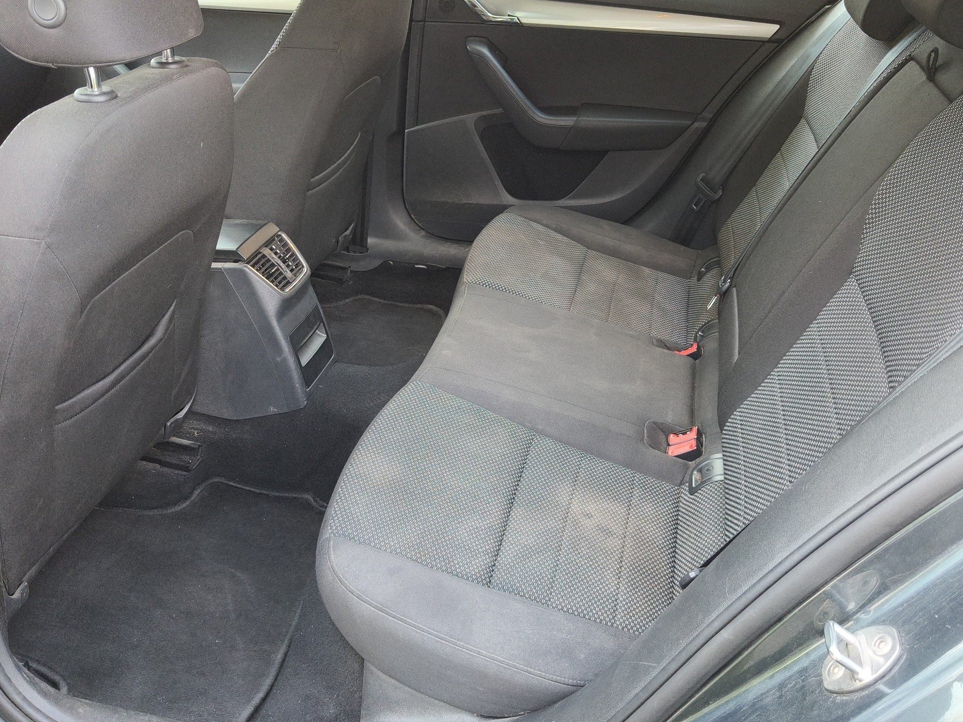 SKODA Octavia Combi 2.0 TDI Ambition 4x4-image-7