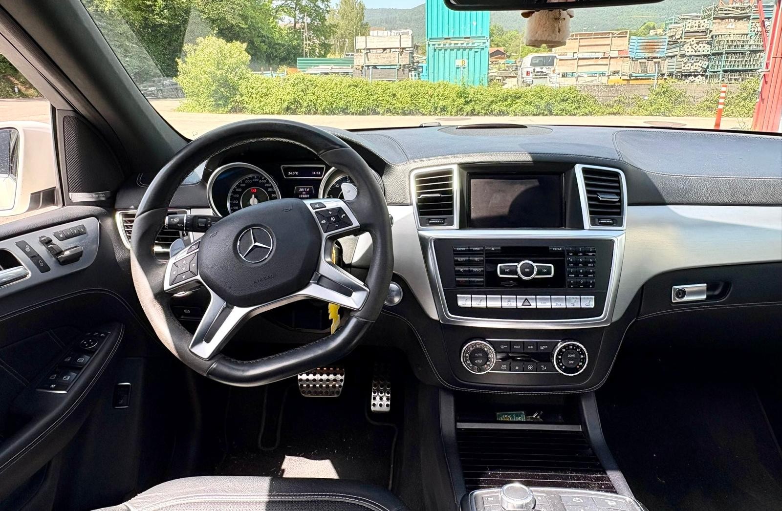 MERCEDES-BENZ ML 63 V8 AMG Executive 4Matic Speedshift-image-2