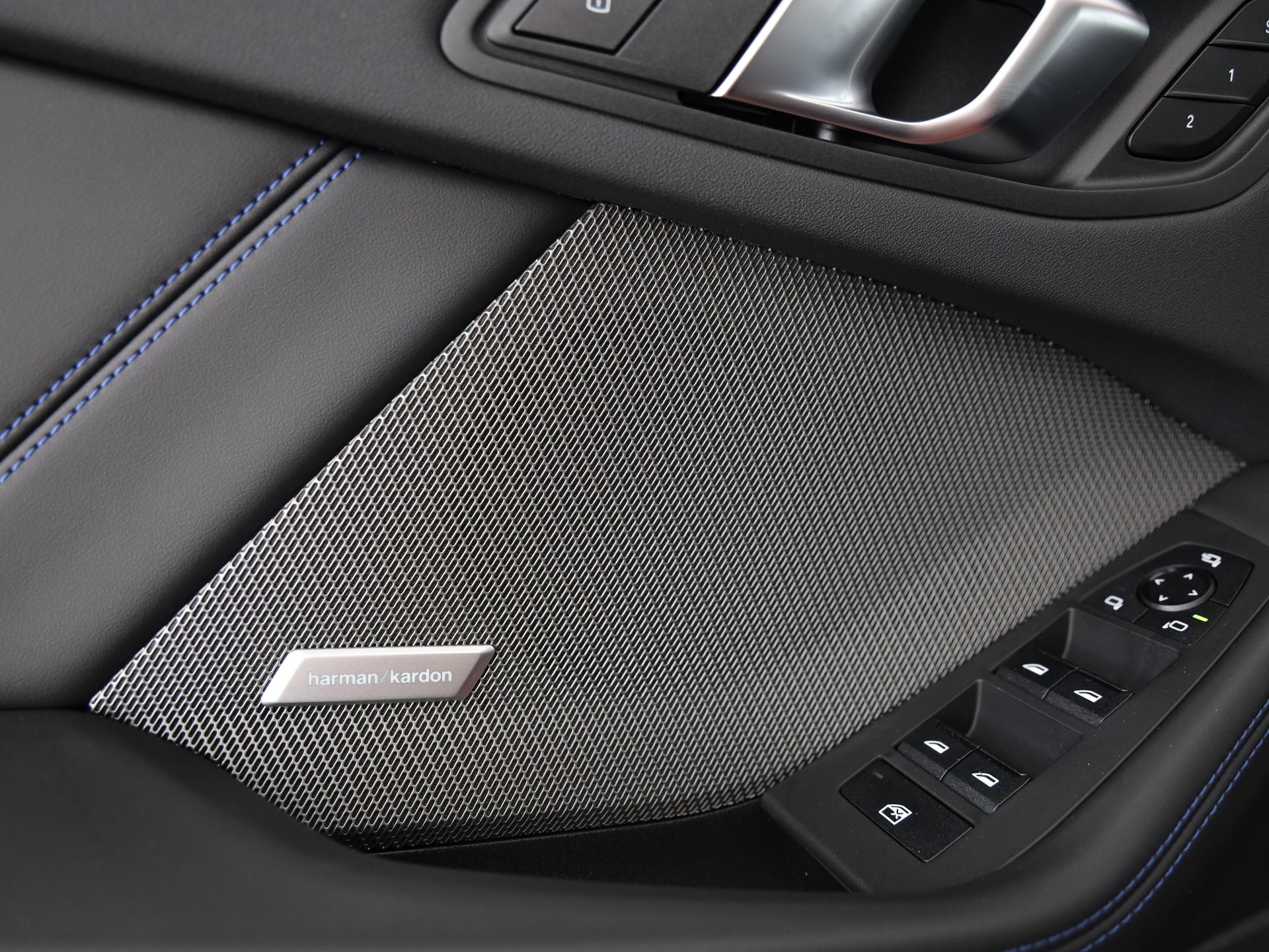 BMW M135i xDrive-image-12
