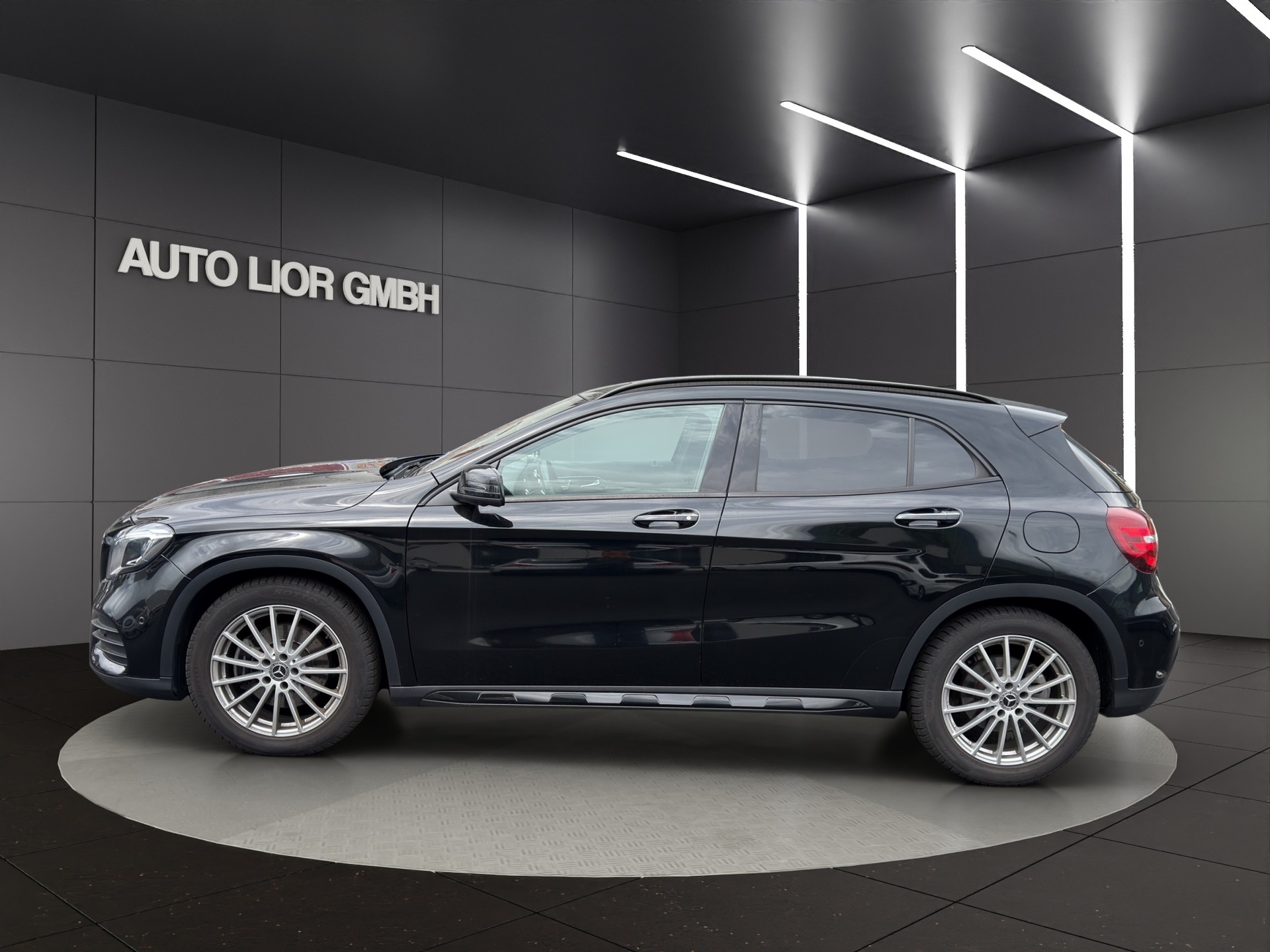 MERCEDES-BENZ GLA 220 d AMG Line 4Matic 7G-DCT-image-2