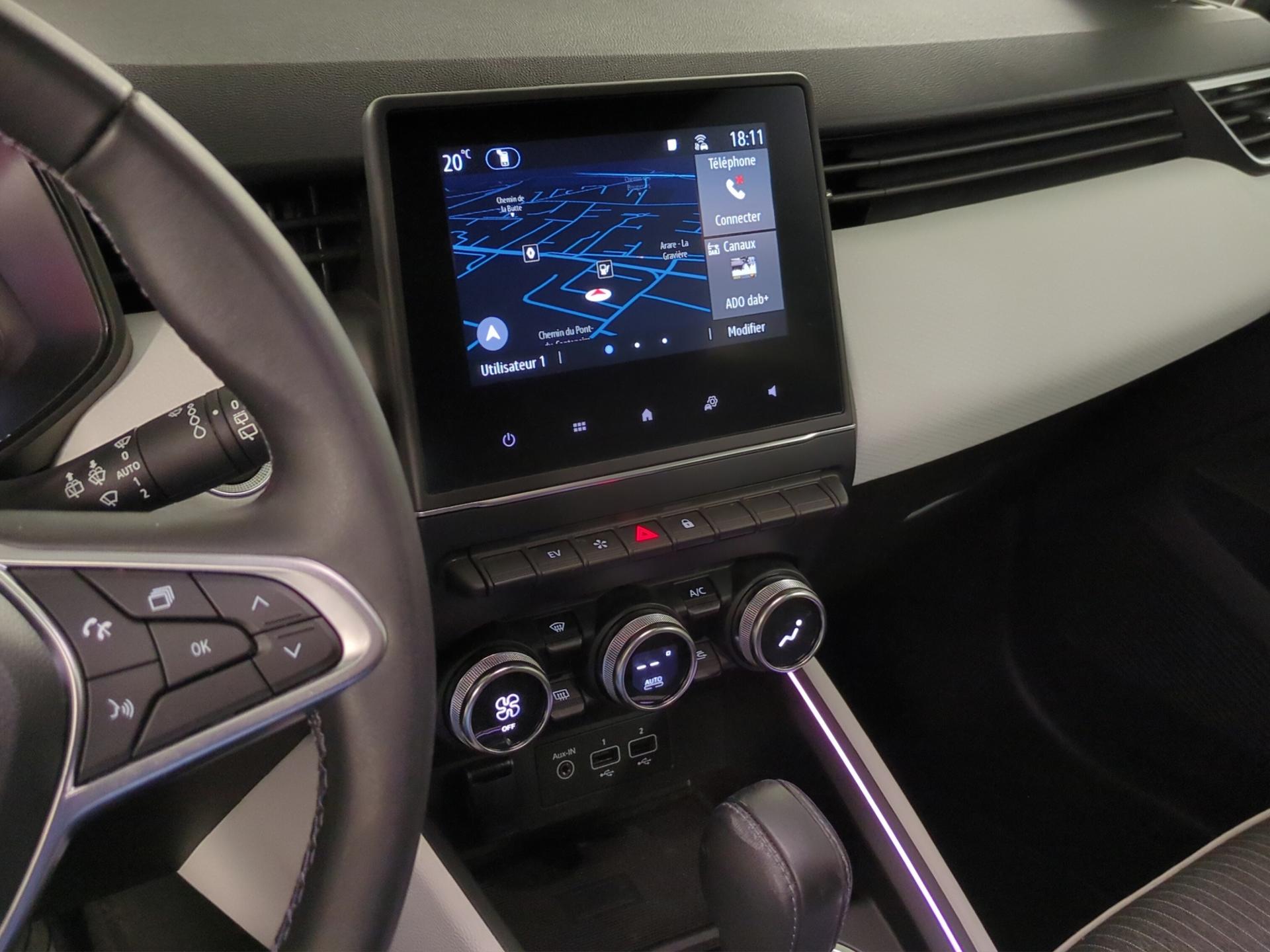 RENAULT Clio 1.6 E-Tech Techno-image-11
