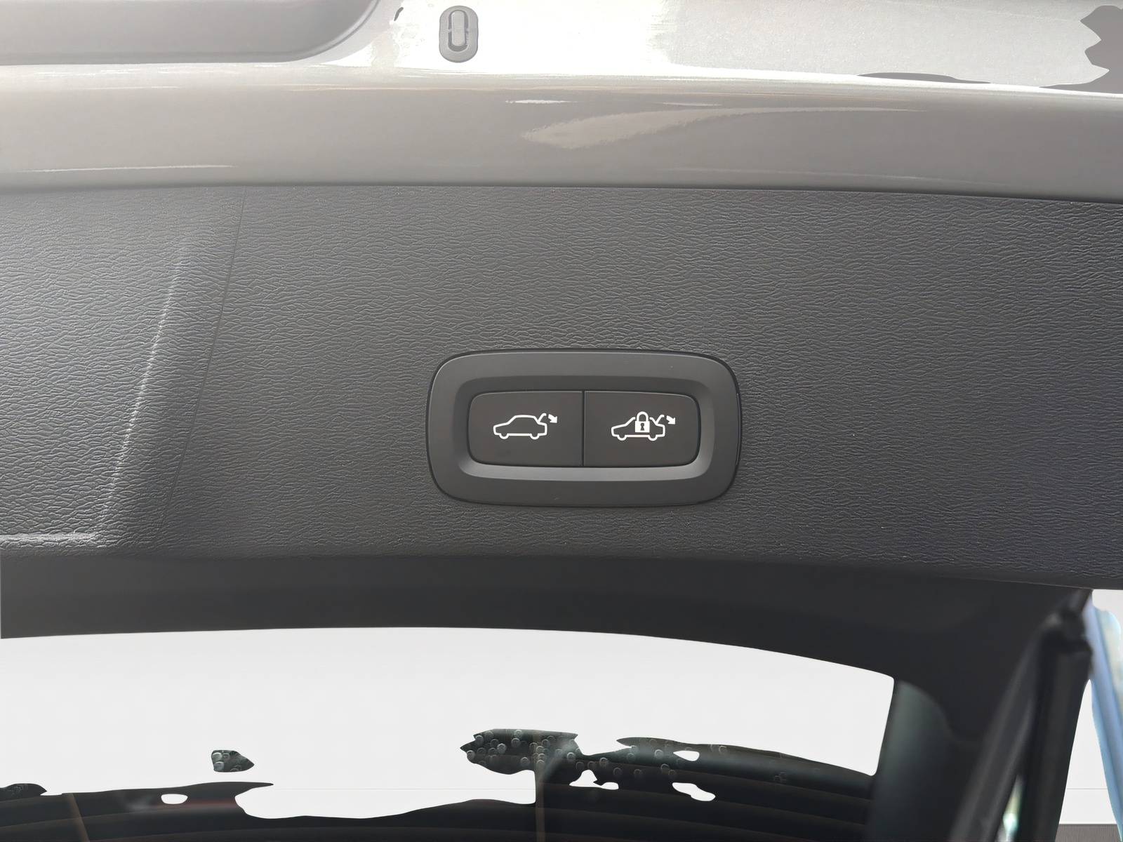 VOLVO EX40 82kWh Twin Motor AWD Xcentric Edition-image-18
