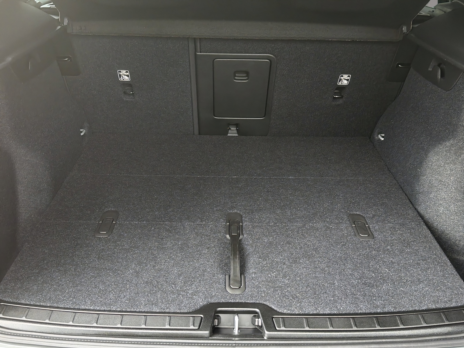VOLVO EX40 82kWh Twin Motor AWD Xcentric Edition-image-17