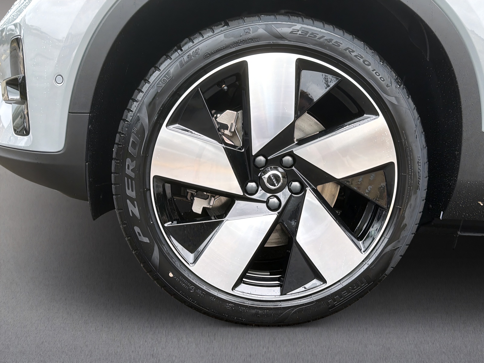 VOLVO EX40 82kWh Twin Motor AWD Xcentric Edition-image-6