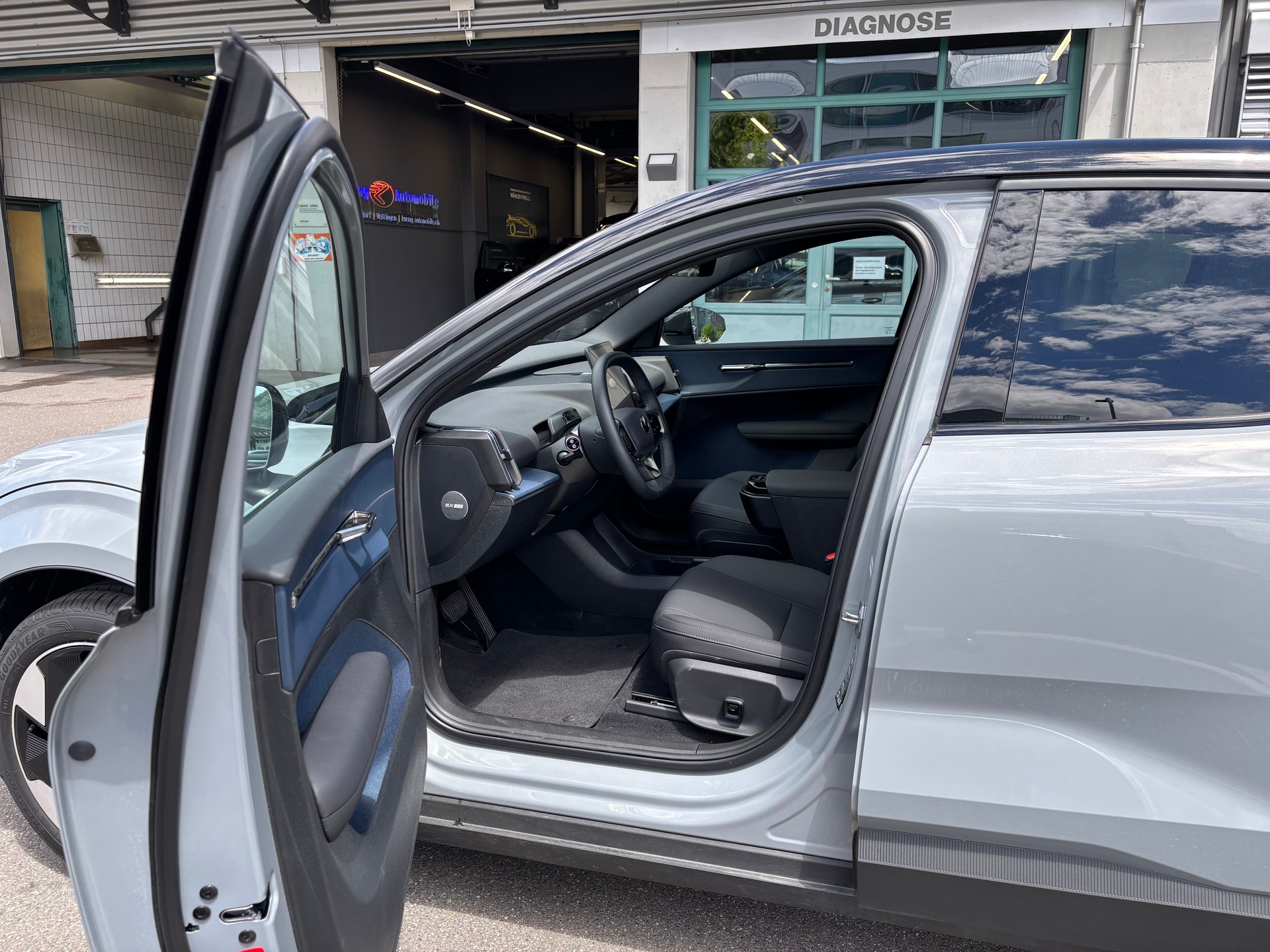 VOLVO EX30 E60 69kWh Twin Ultra-image-7