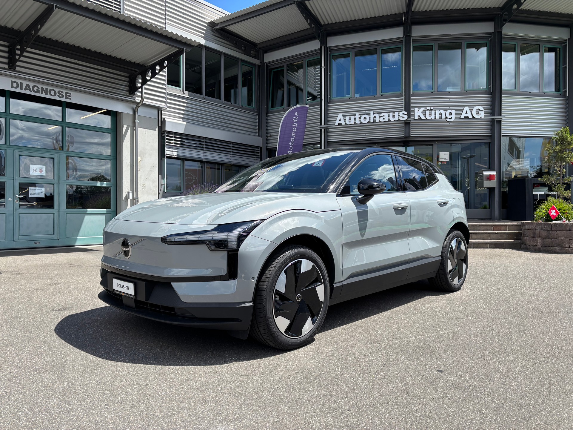VOLVO EX30 E60 69kWh Twin Ultra-image-0