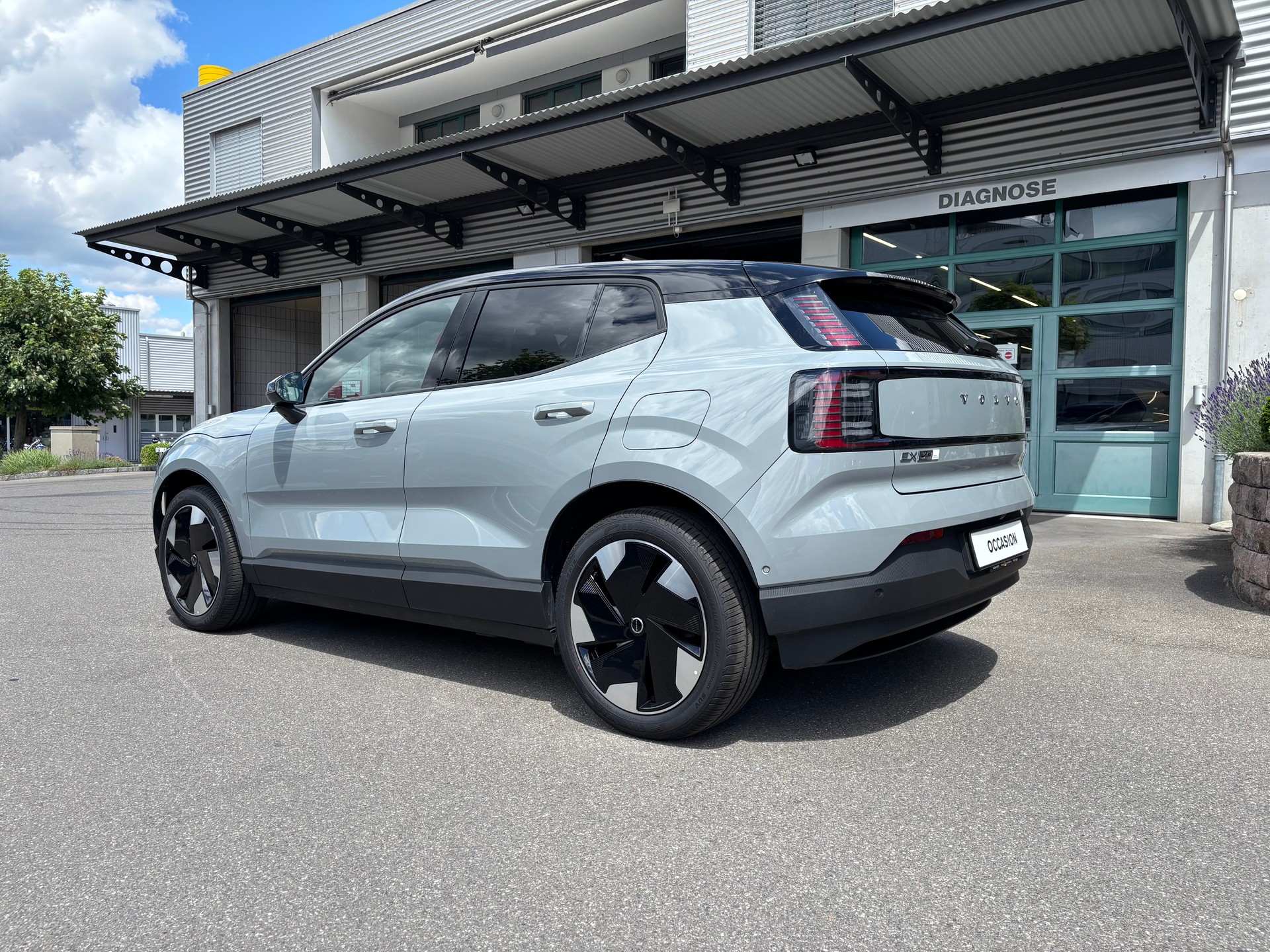 VOLVO EX30 E60 69kWh Twin Ultra-image-3