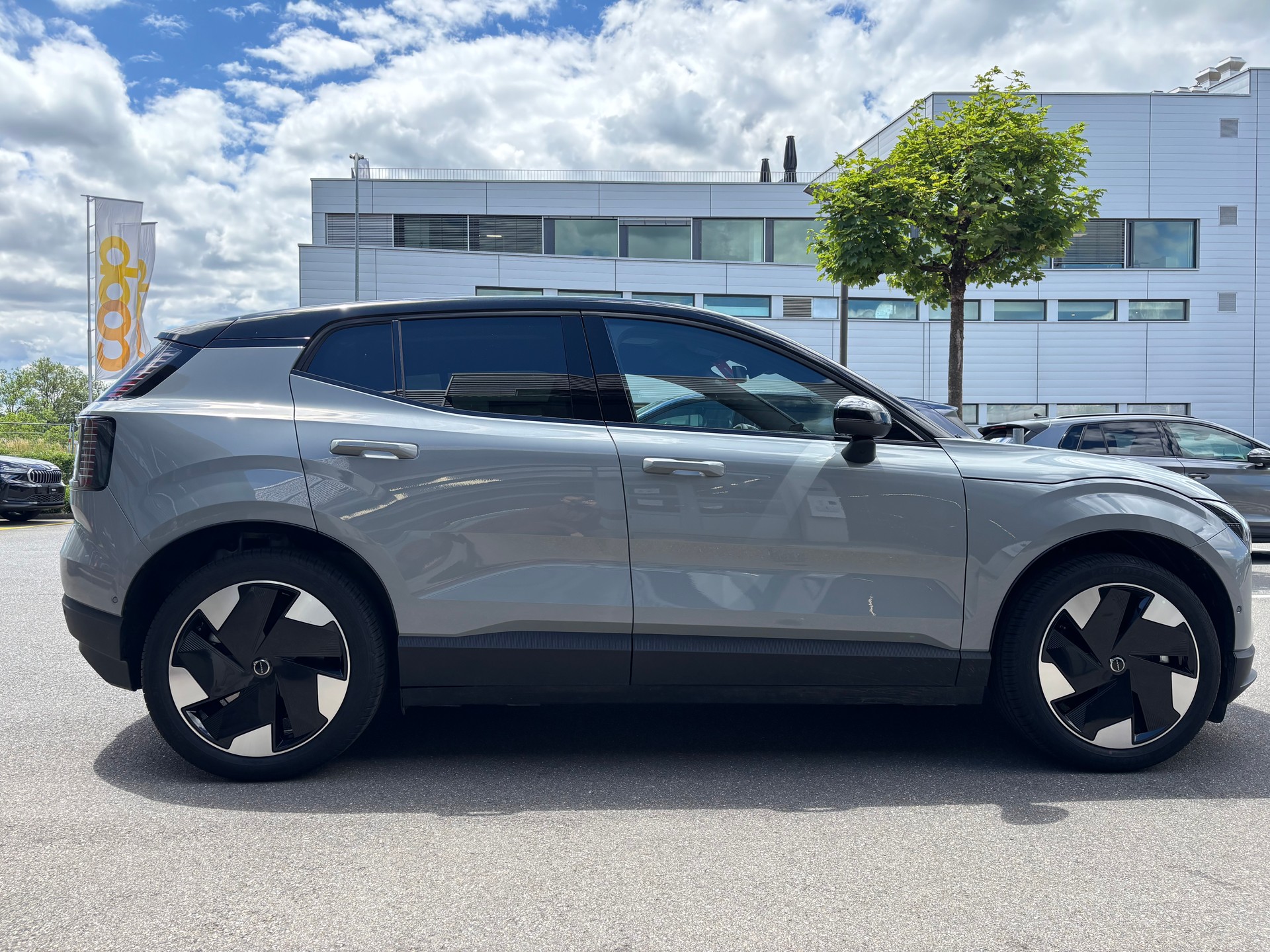 VOLVO EX30 E60 69kWh Twin Ultra-image-6