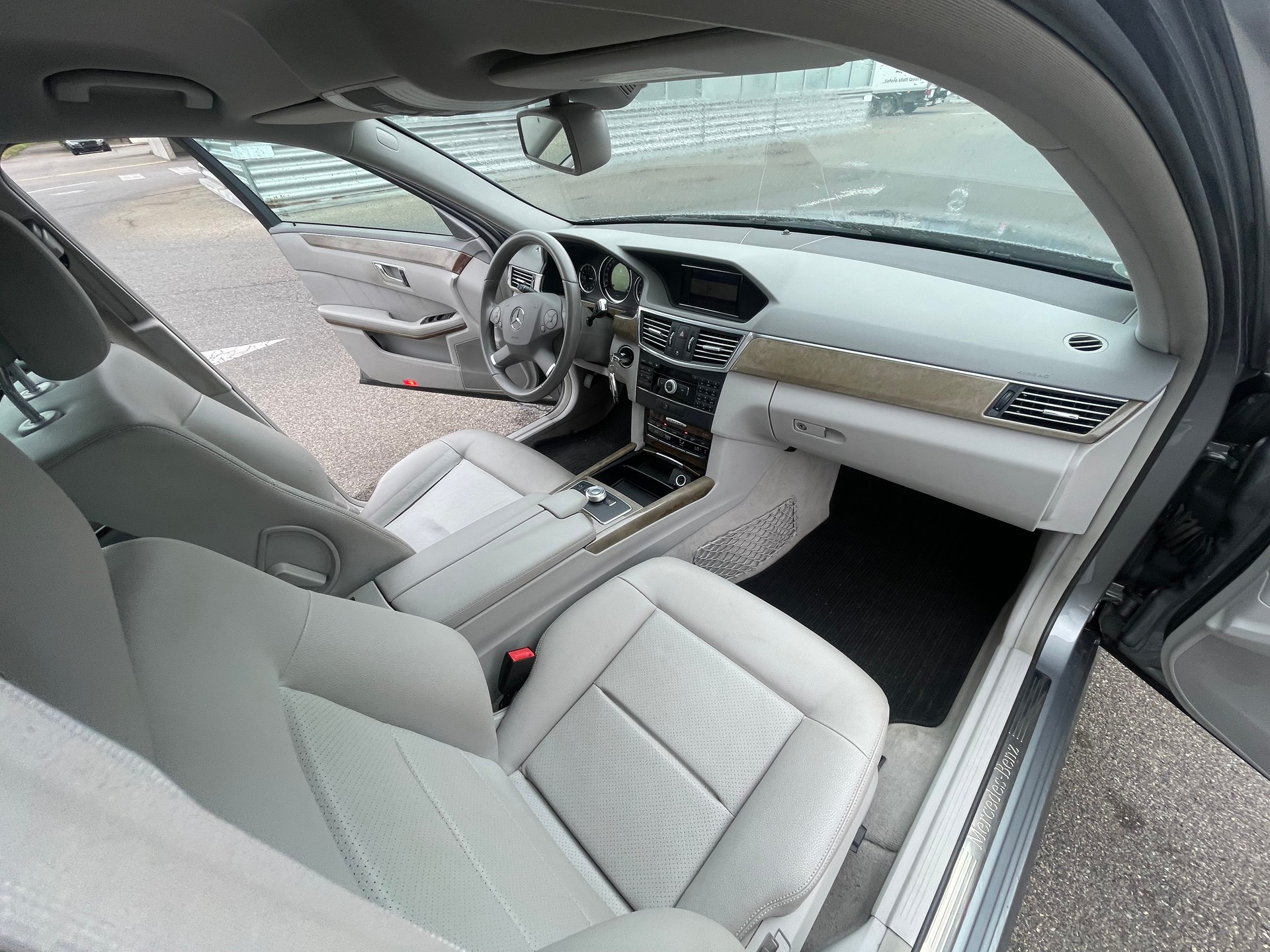 MERCEDES-BENZ E 350 CGI BlueEfficiency Elégance 7G-Tronic-image-14