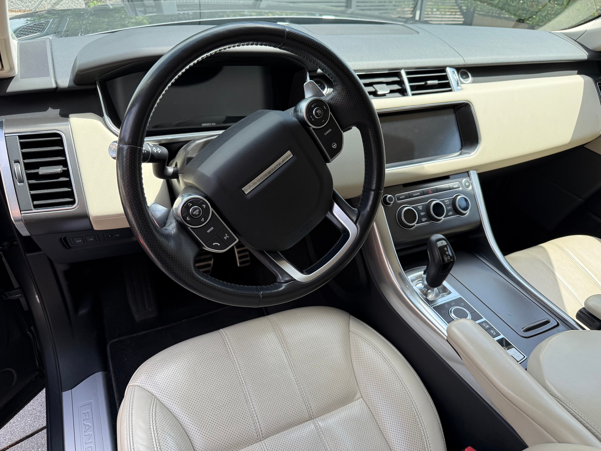 LAND ROVER 3.0 V6 SC HSE Dynamic-image-4