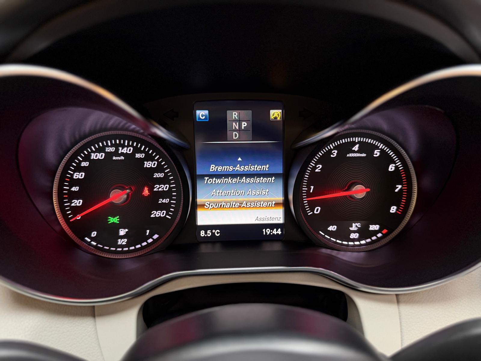 MERCEDES-BENZ C 400 AMG Line 4matic Cabriolet-image-28