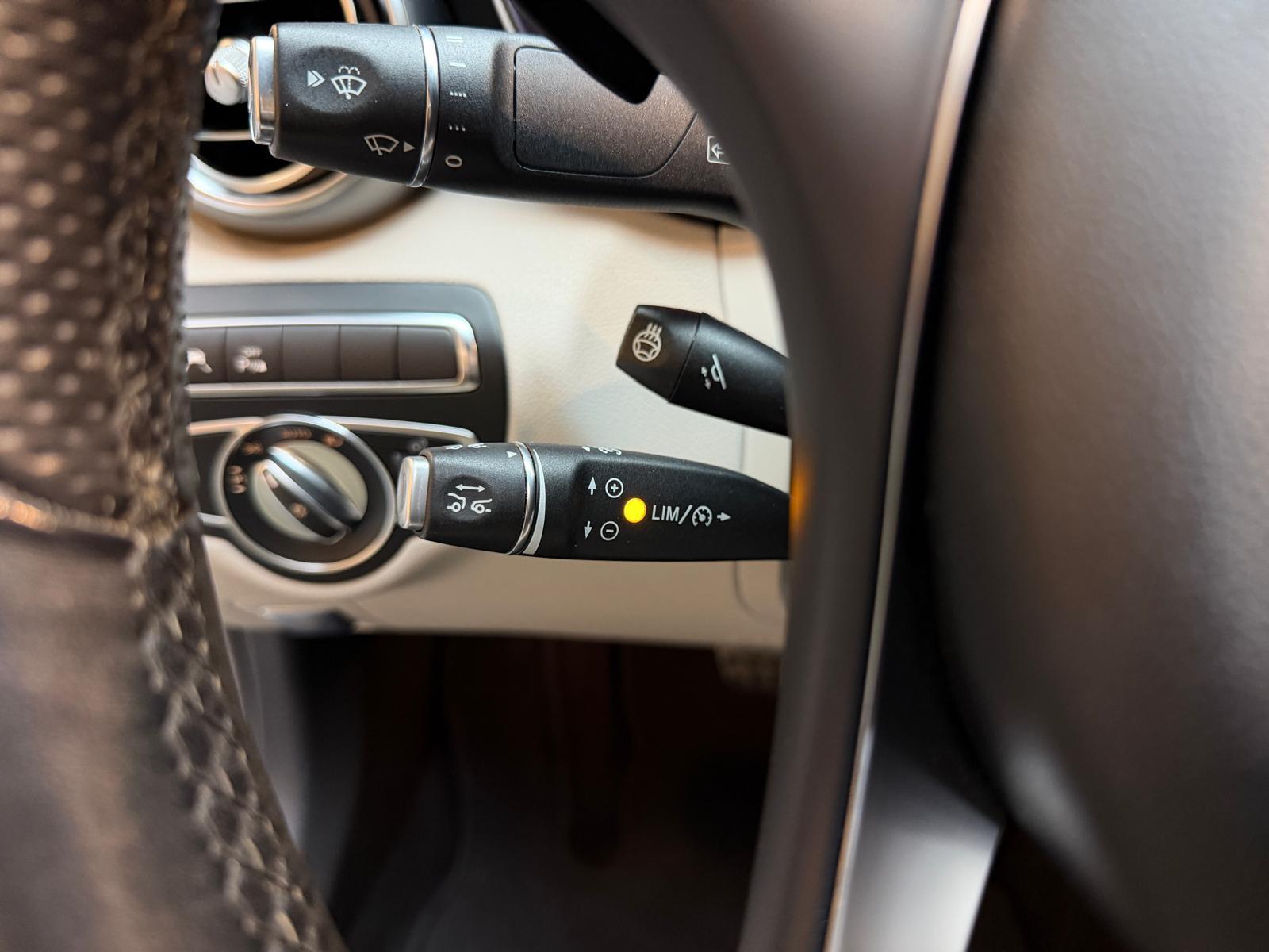 MERCEDES-BENZ C 400 AMG Line 4matic Cabriolet-image-25