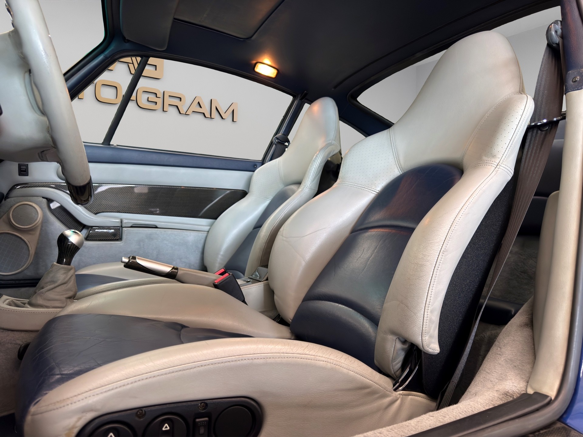 PORSCHE 911 Turbo-image-10