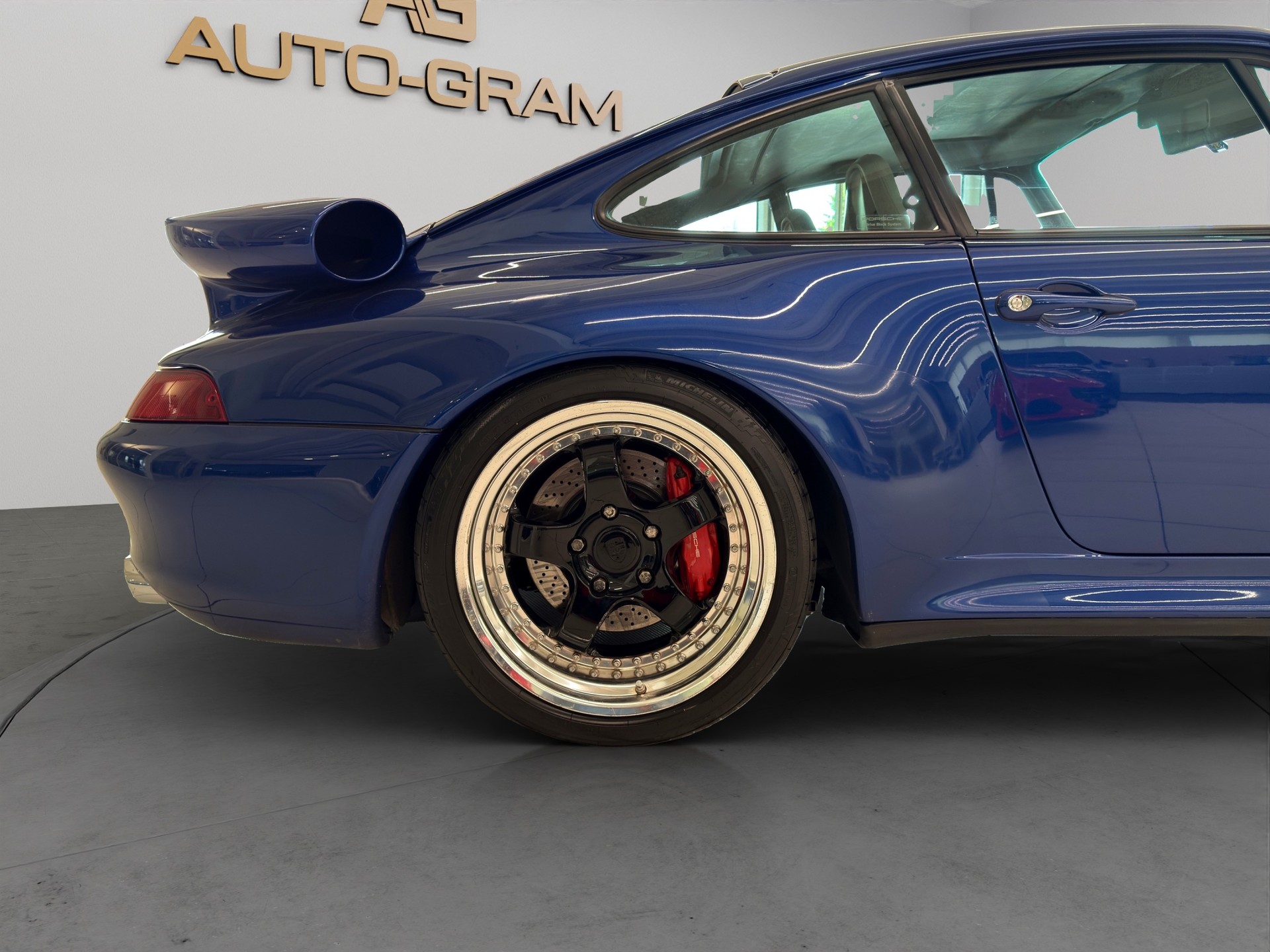 PORSCHE 911 Turbo-image-9