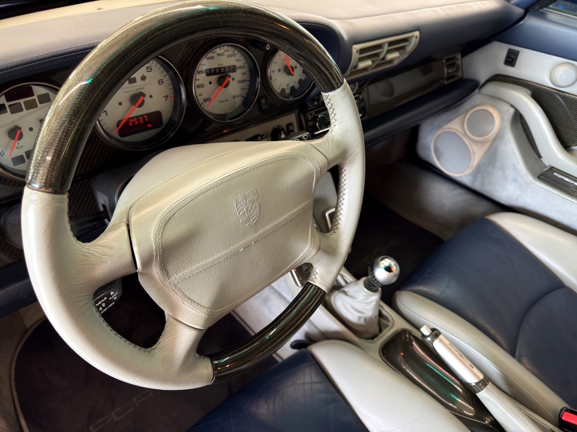 PORSCHE 911 Turbo-image-21