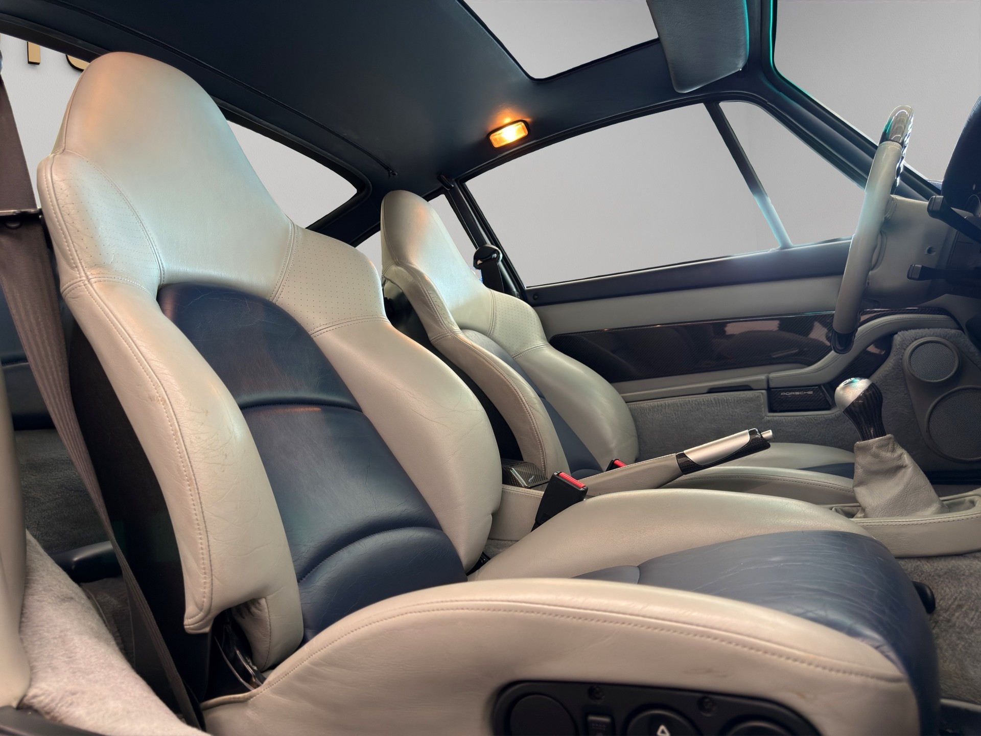 PORSCHE 911 Turbo-image-11