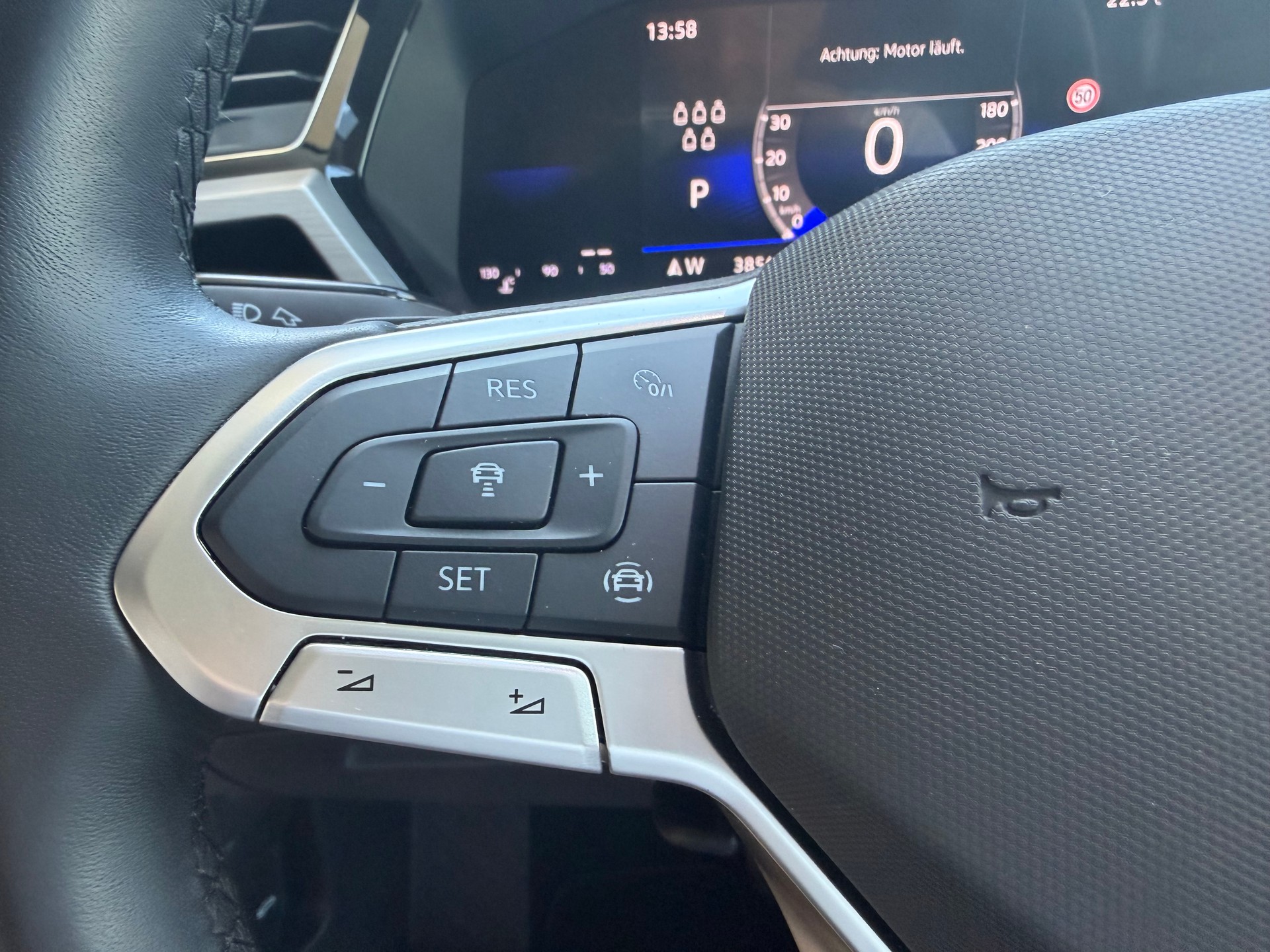 VW Touran 2.0 TDI BlueMotion Technology Comfortline DSG-image-19