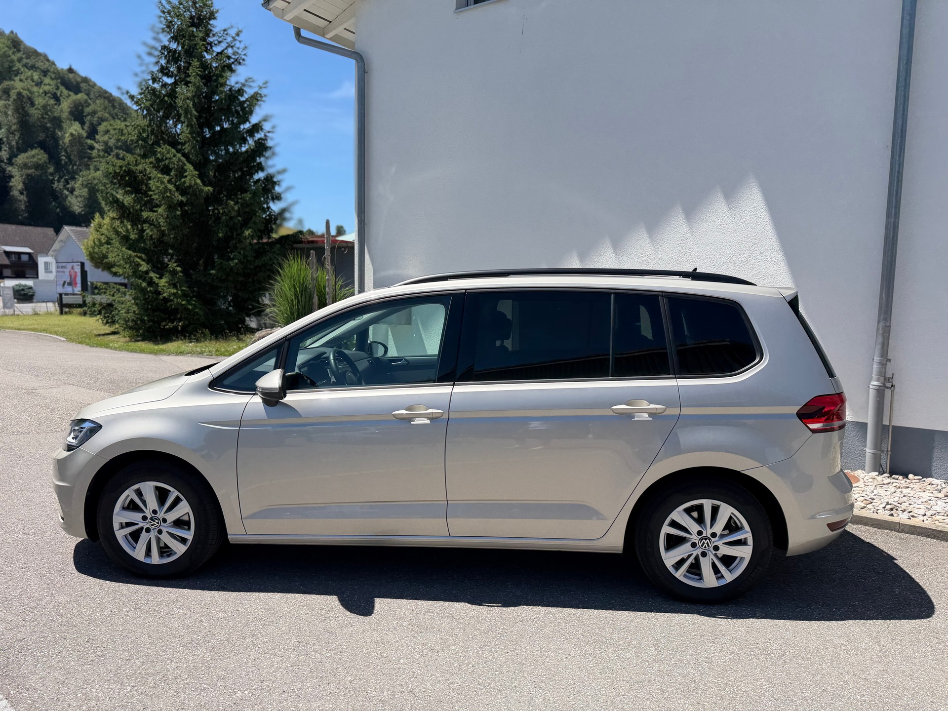 VW Touran 2.0 TDI BlueMotion Technology Comfortline DSG-image-12