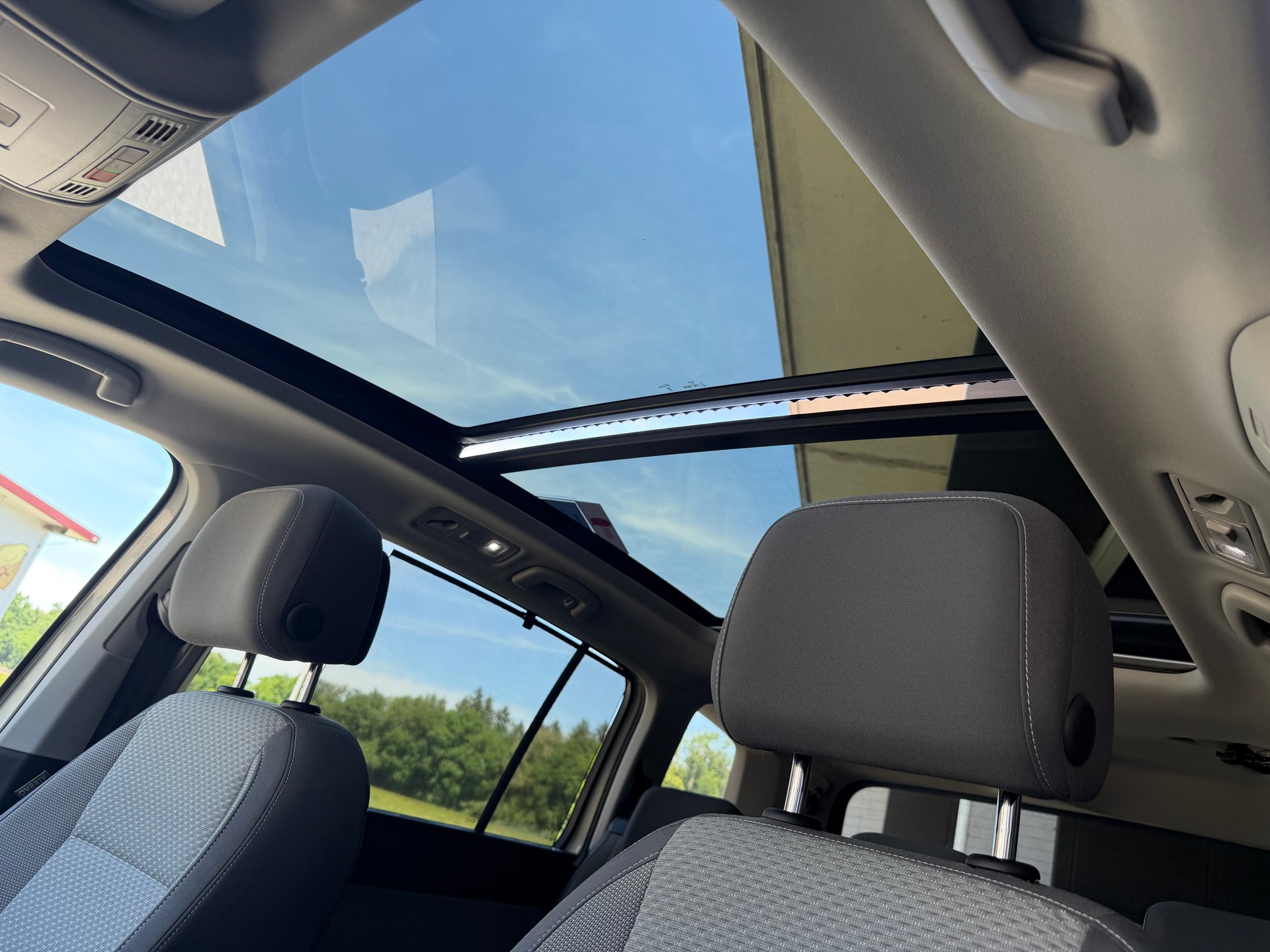 VW Touran 2.0 TDI BlueMotion Technology Comfortline DSG-image-25