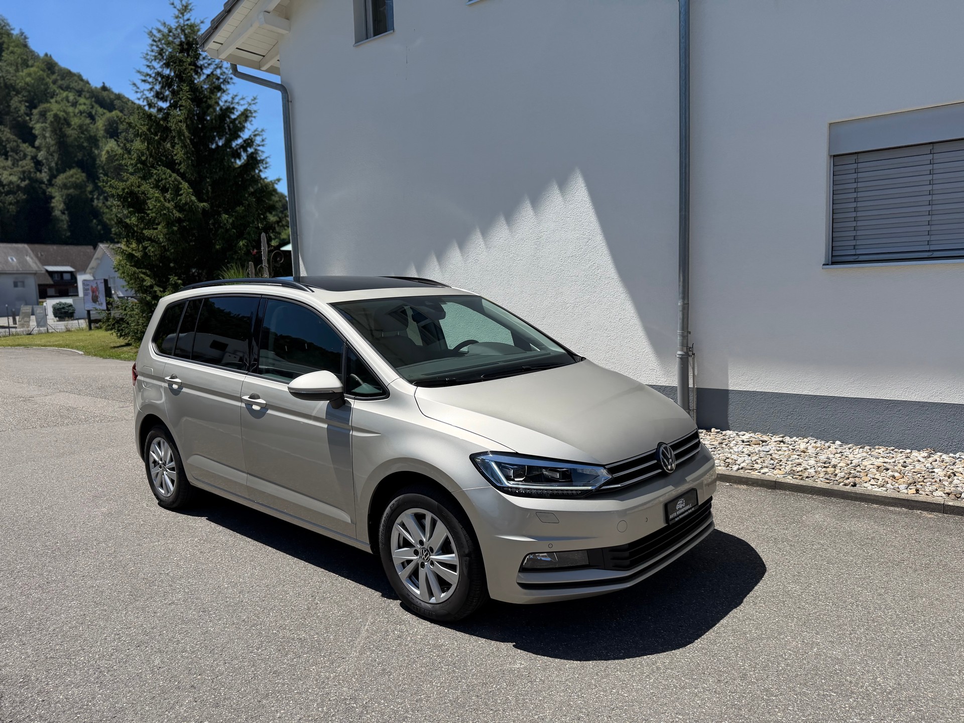 VW Touran 2.0 TDI BlueMotion Technology Comfortline DSG-image-2