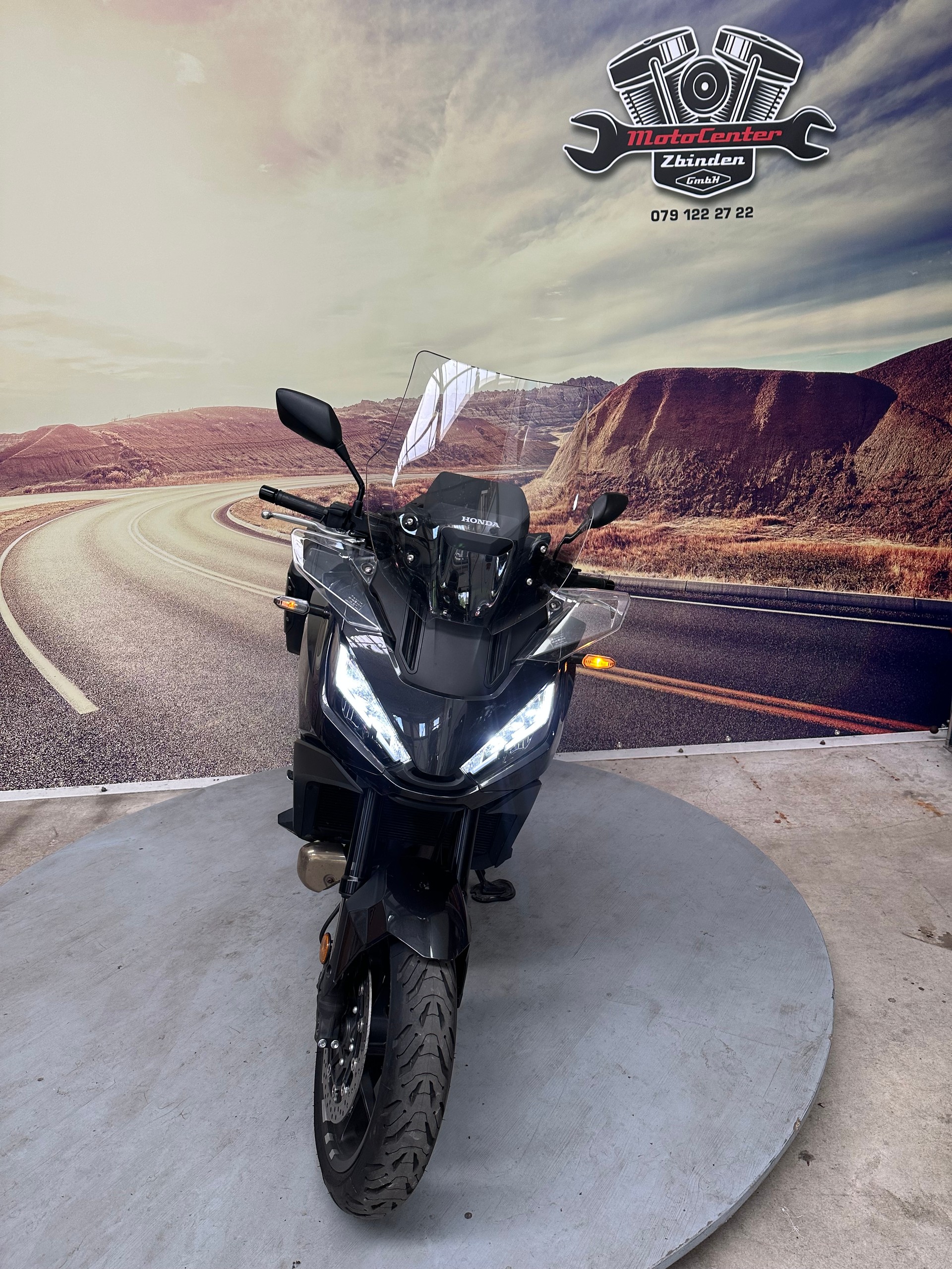 HONDA NT 1100-showroom-element-2