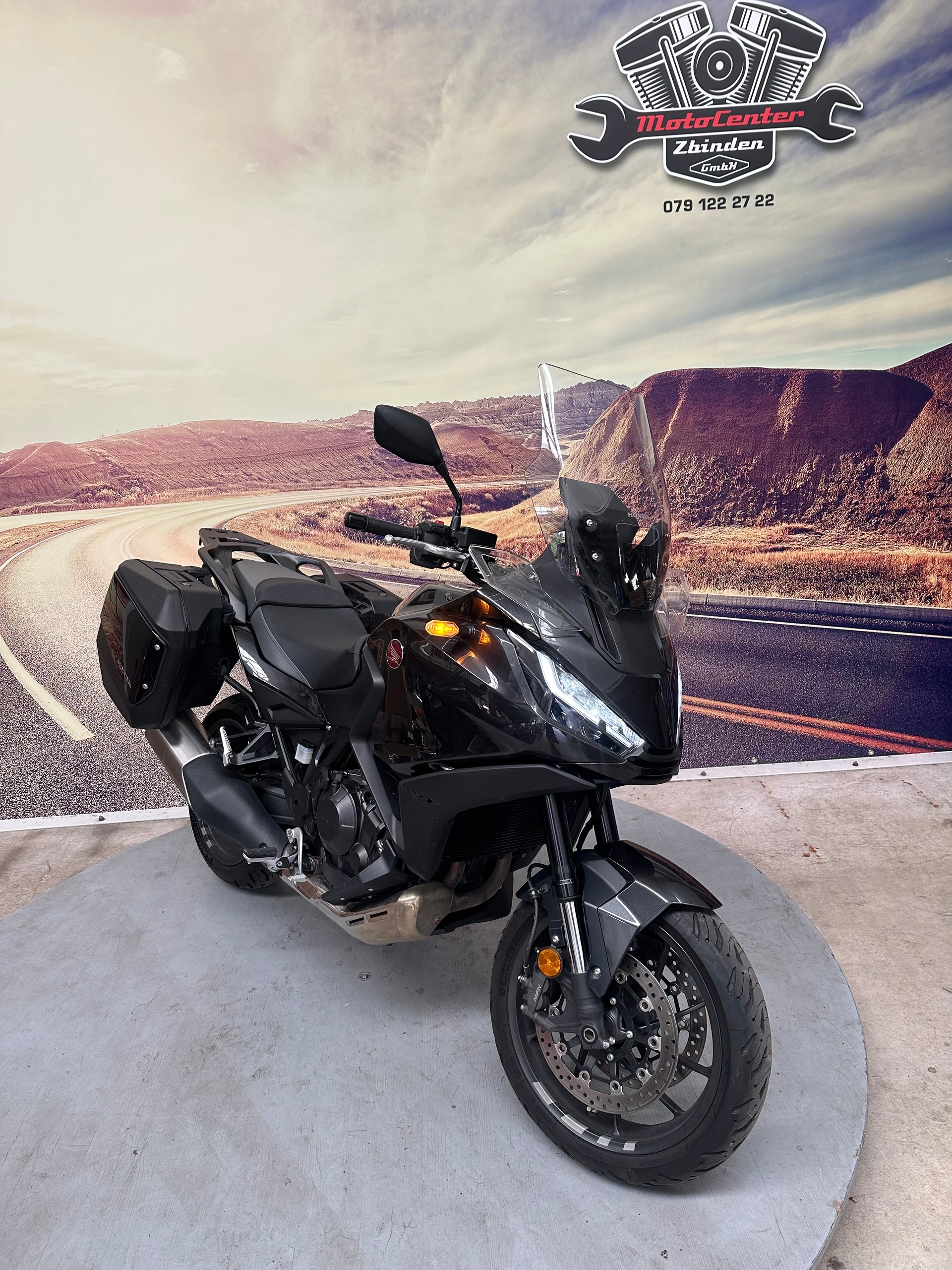 HONDA NT 1100-showroom-element-1