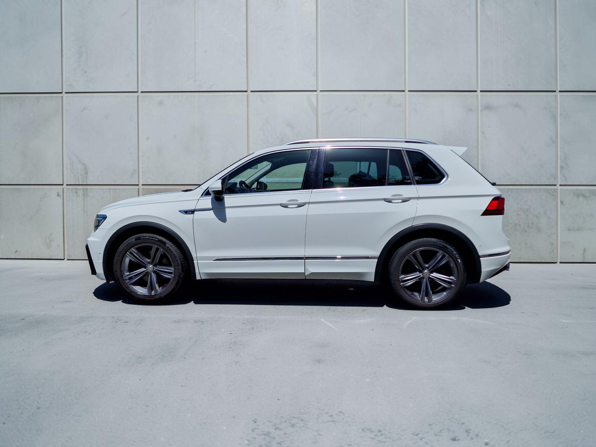 VW Tiguan 2.0TSI Highline 4Motion DSG 24Mt Gara 8x Alu-image-0