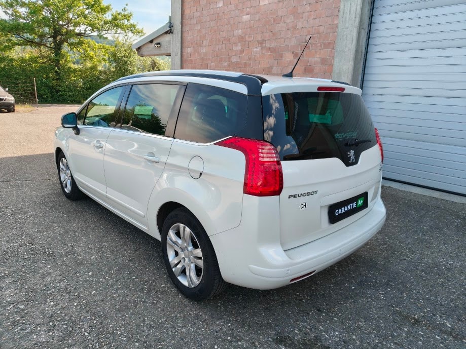 PEUGEOT 5008 1.6 16V T Sport Pack Automatic-image-3